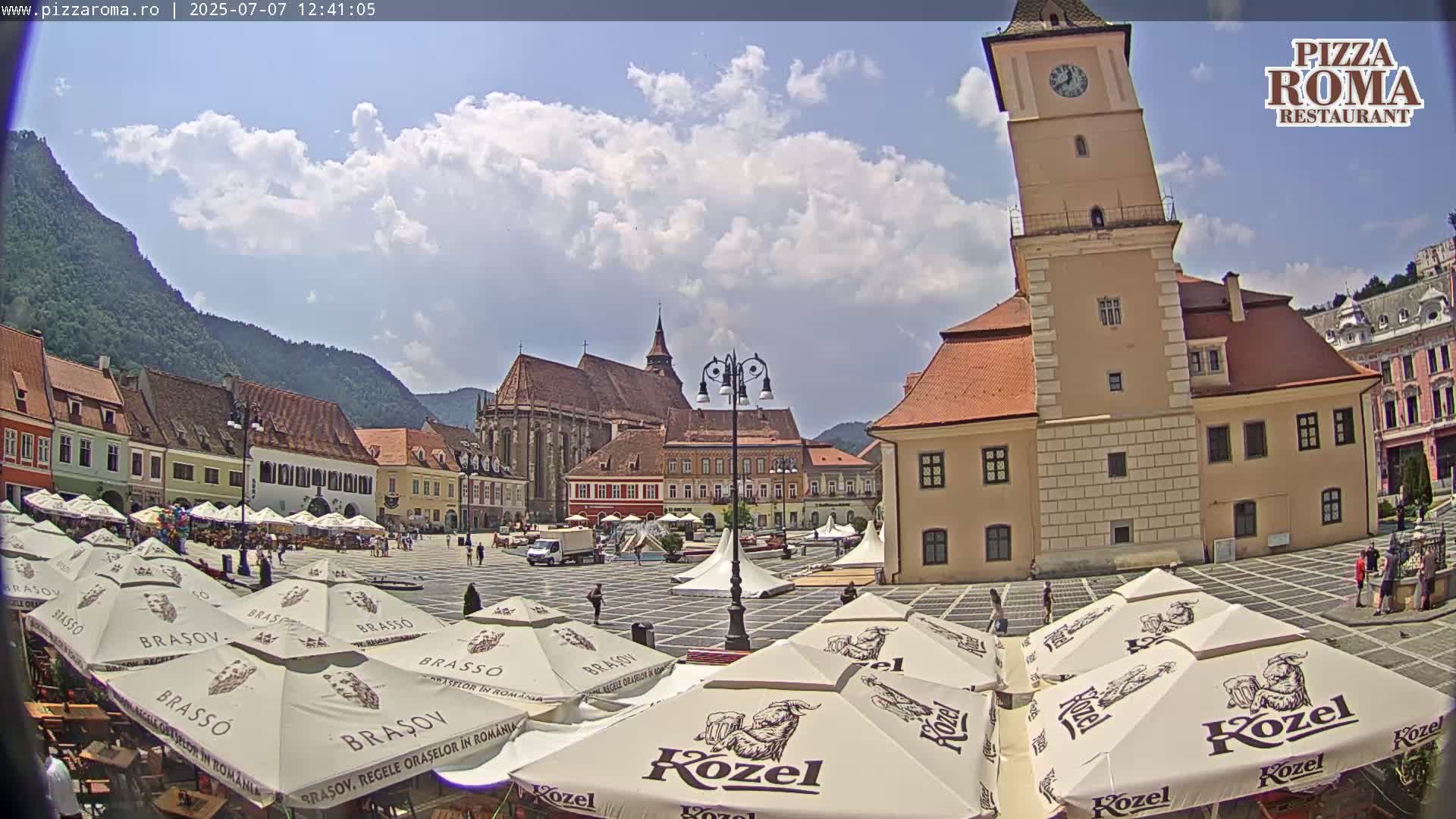 Brasov, Town / Council Square Piata Sfatului Live Cam - Centrul Vechi, Braşov, Romania