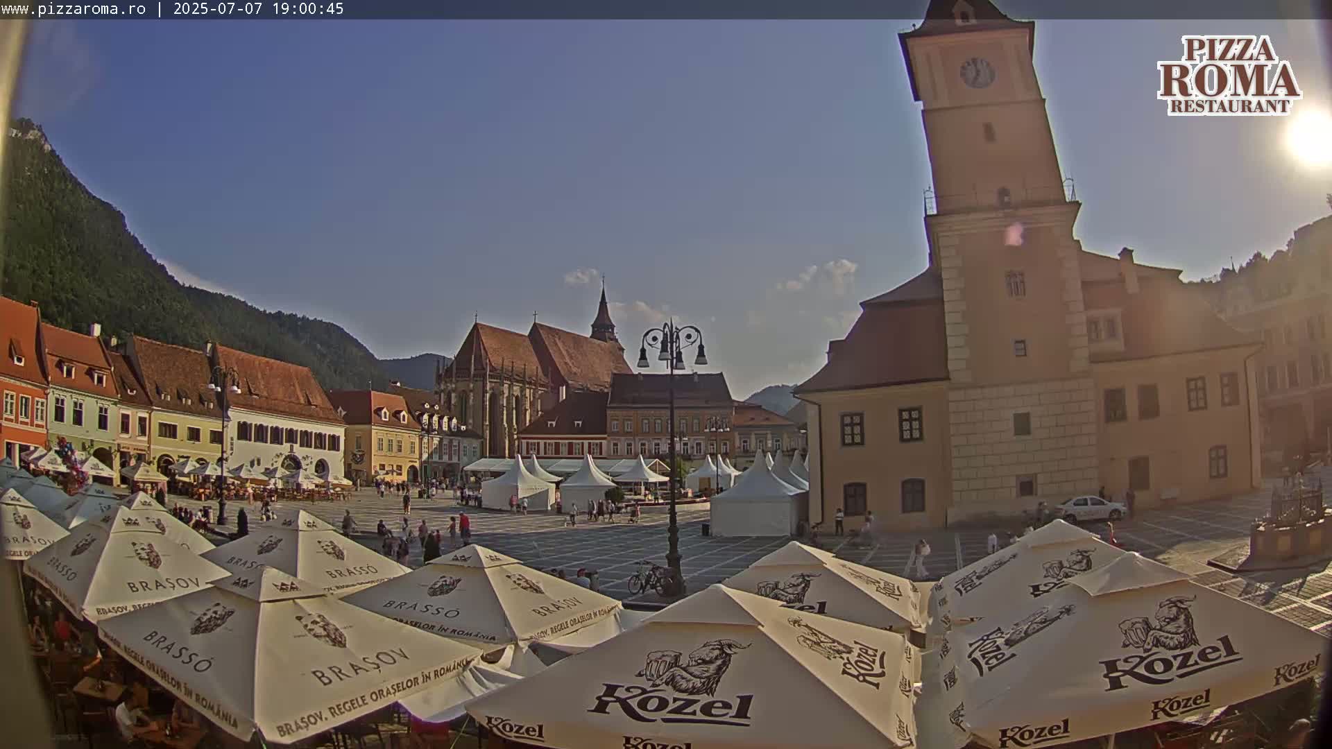 Brasov, Town / Council Square Piata Sfatului Live Cam - Centrul Vechi, Braşov, Romania