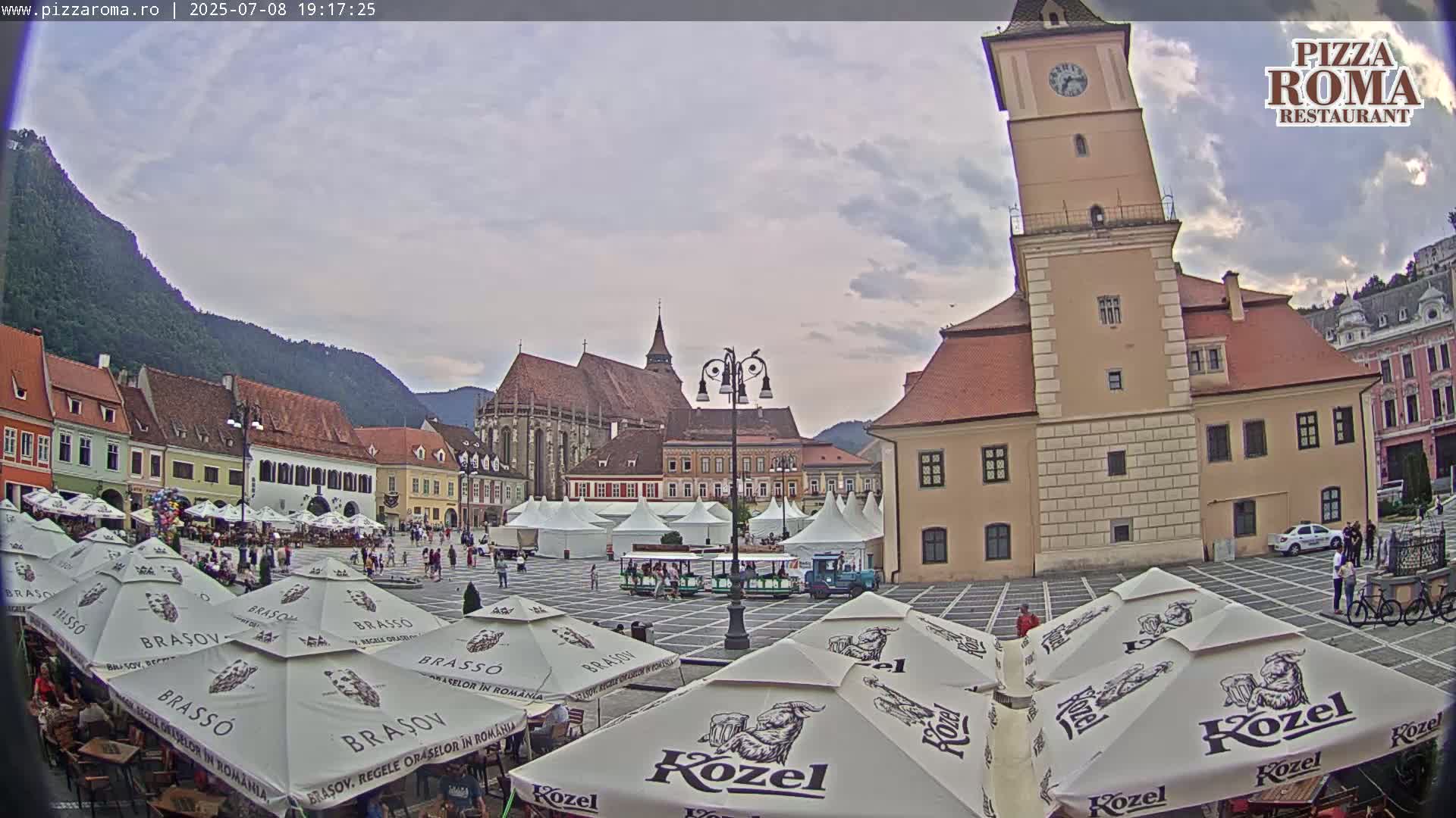 Brasov, Town / Council Square Piata Sfatului Live Cam - Centrul Vechi, Braşov, Romania