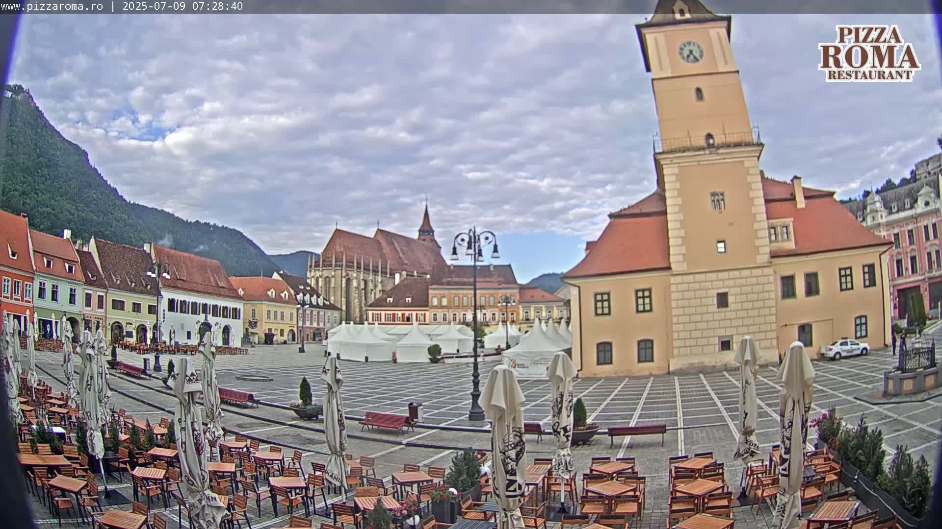 Brasov, Town / Council Square Piata Sfatului Live Cam - Centrul Vechi, Braşov, Romania