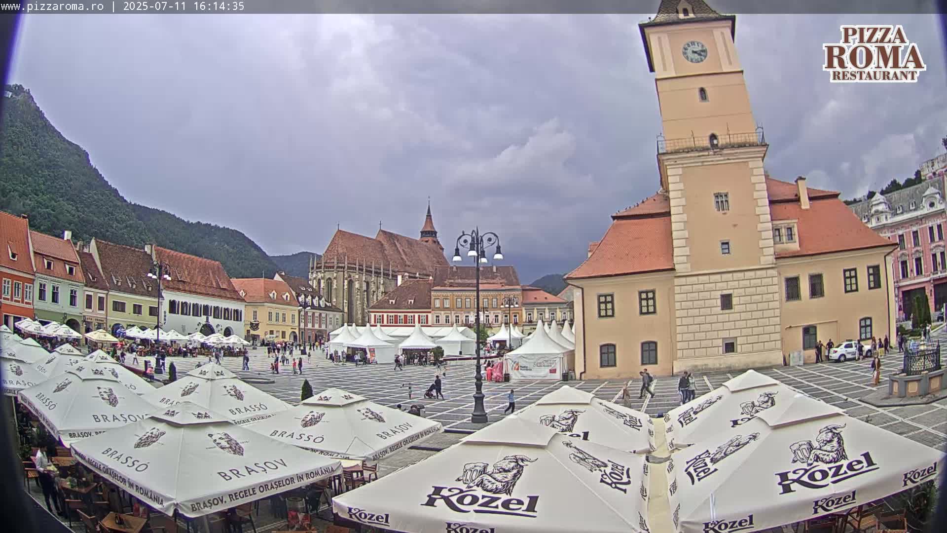 Brasov, Town / Council Square Piata Sfatului Live Cam - Centrul Vechi, Braşov, Romania