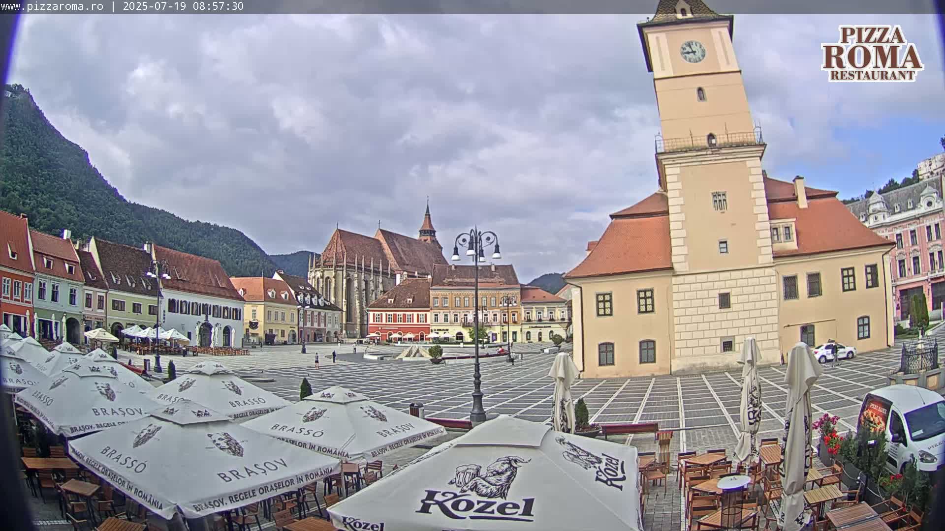 Brasov, Town / Council Square Piata Sfatului Live Cam - Centrul Vechi, Braşov, Romania