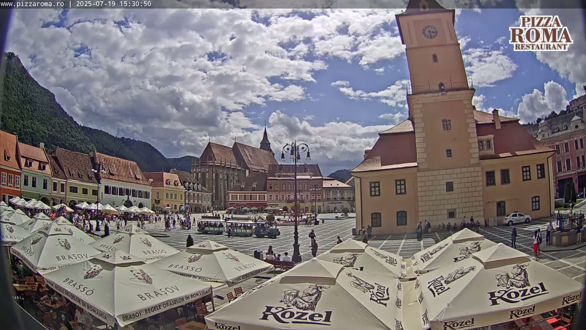 Brasov, Town / Council Square Piata Sfatului Live Cam - Centrul Vechi, Braşov, Romania