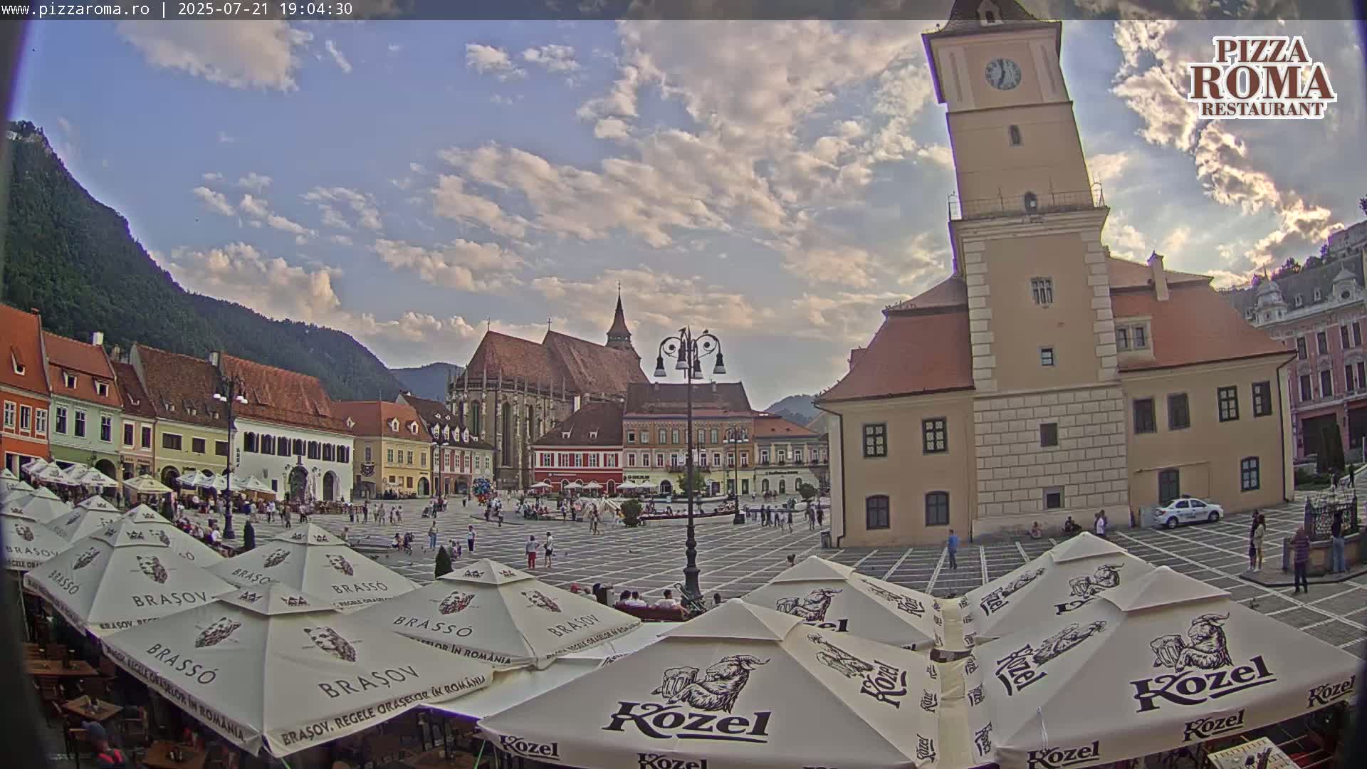 Brasov, Town / Council Square Piata Sfatului Live Cam - Centrul Vechi, Braşov, Romania