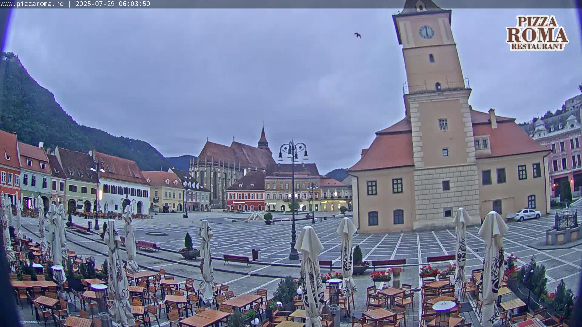 Brasov, Town / Council Square Piata Sfatului Live Cam - Centrul Vechi, Braşov, Romania