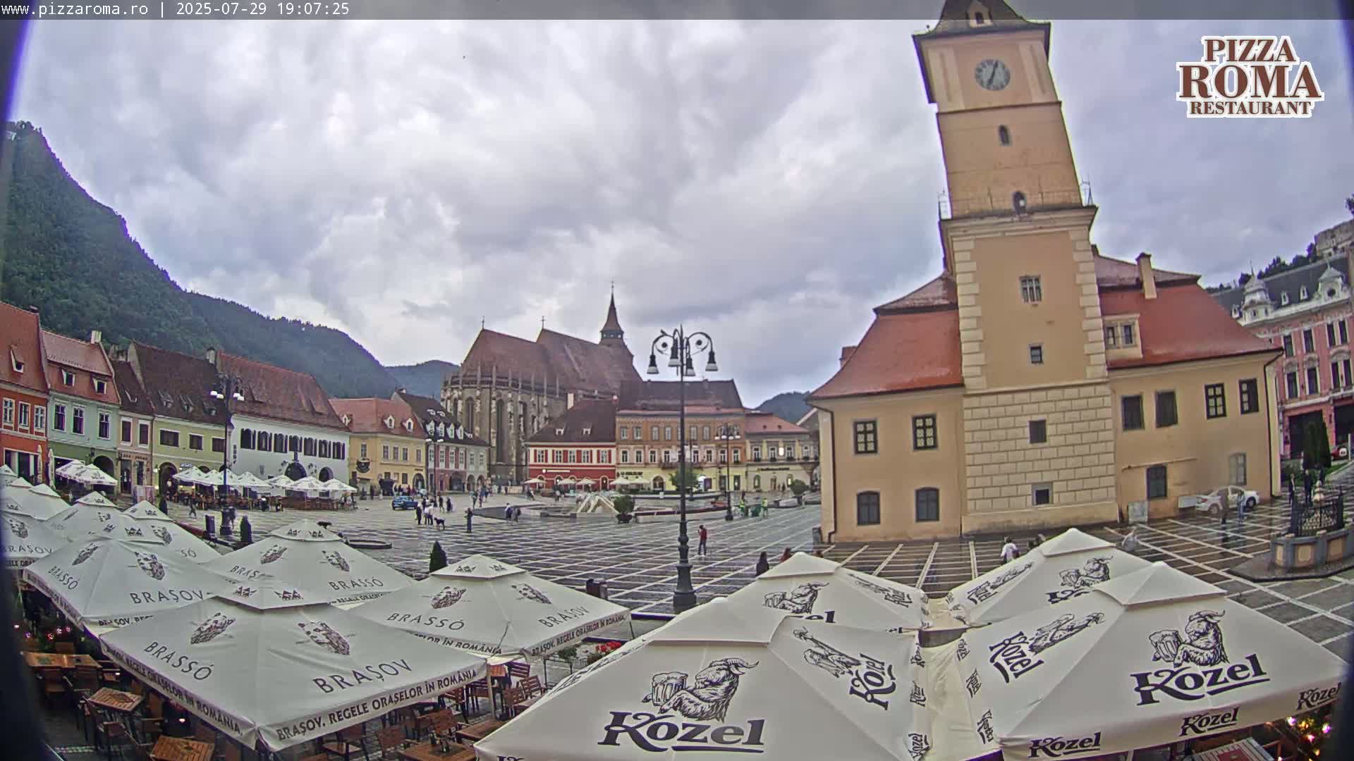 Brasov, Town / Council Square Piata Sfatului Live Cam - Centrul Vechi, Braşov, Romania