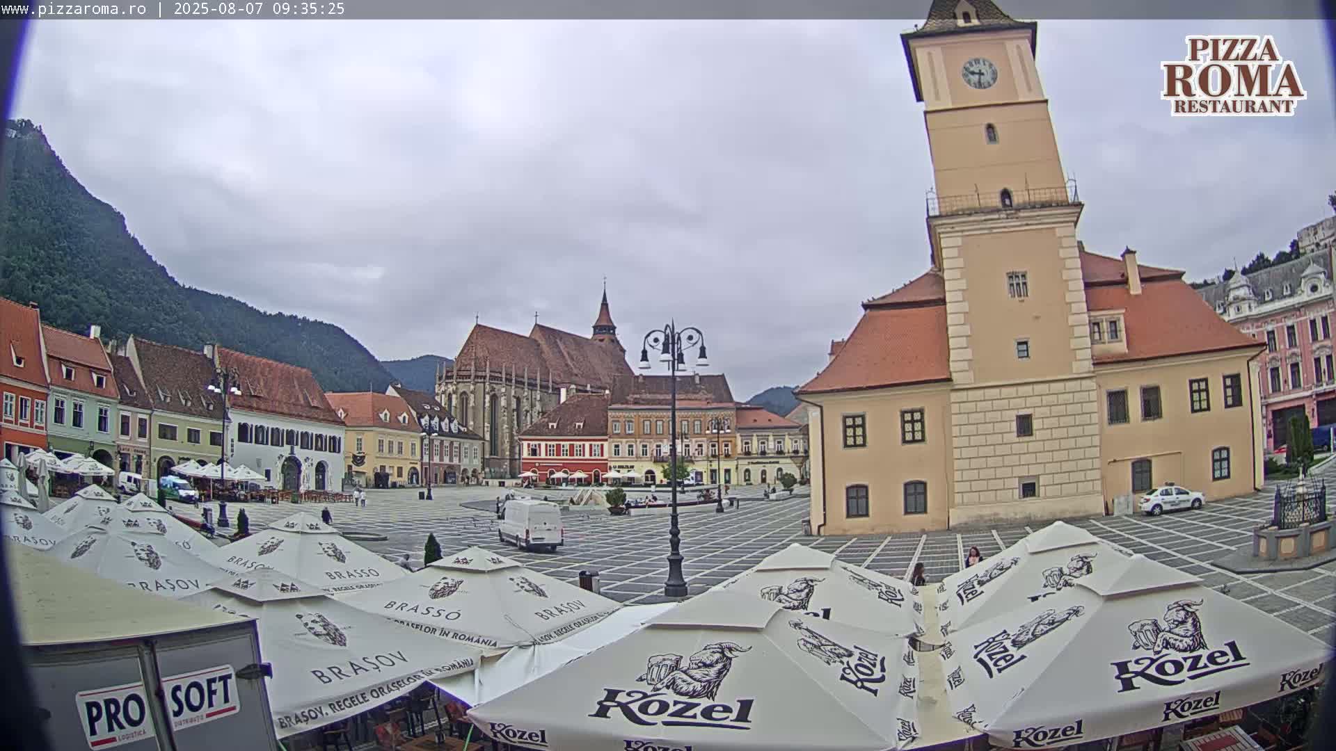Brasov, Town / Council Square Piata Sfatului Live Cam - Centrul Vechi, Braşov, Romania