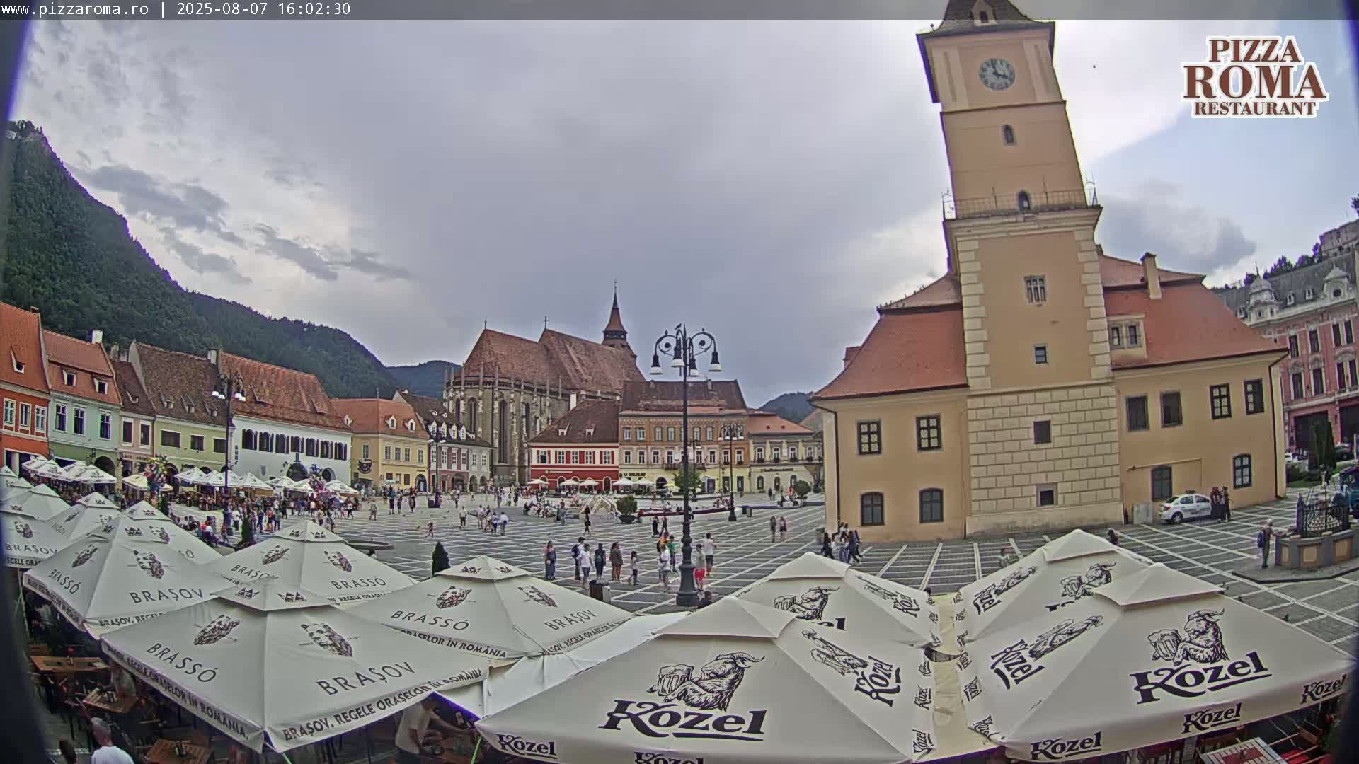 Brasov, Town / Council Square Piata Sfatului Live Cam - Centrul Vechi, Braşov, Romania