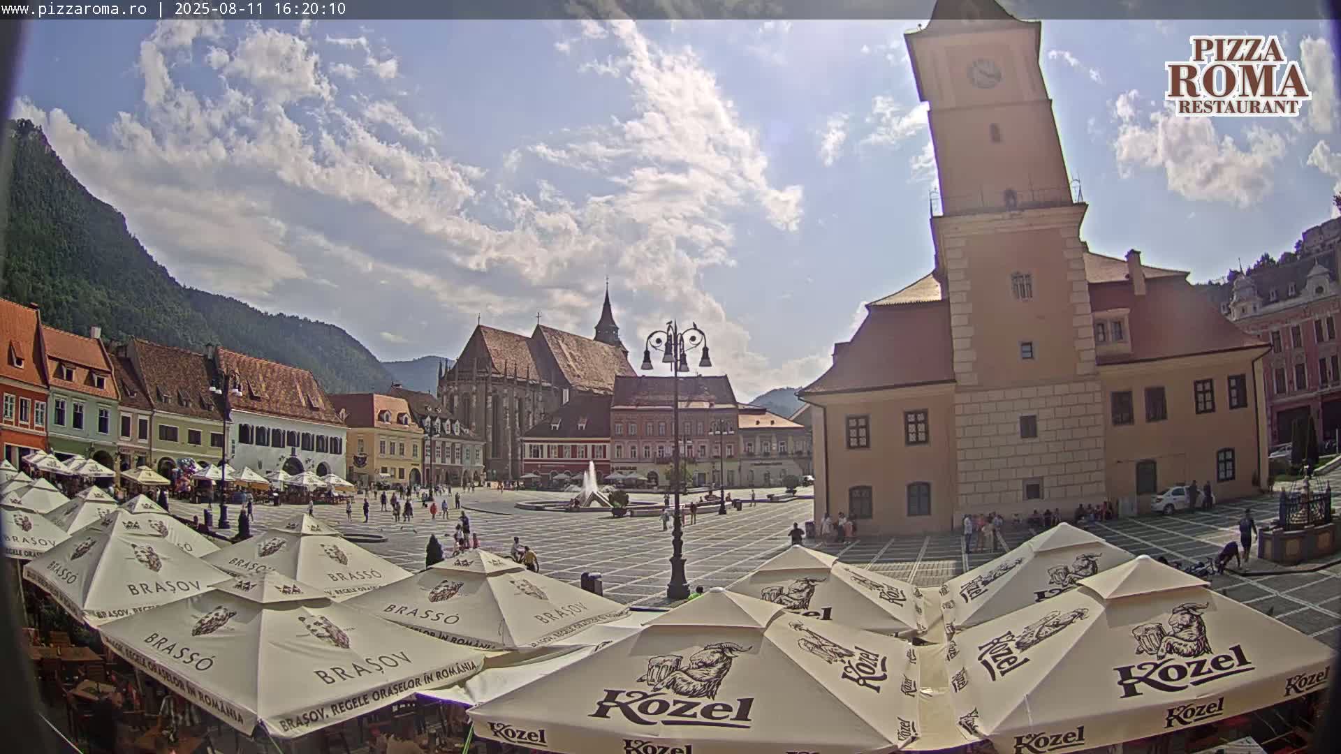 Brasov, Town / Council Square Piata Sfatului Live Cam - Centrul Vechi, Braşov, Romania
