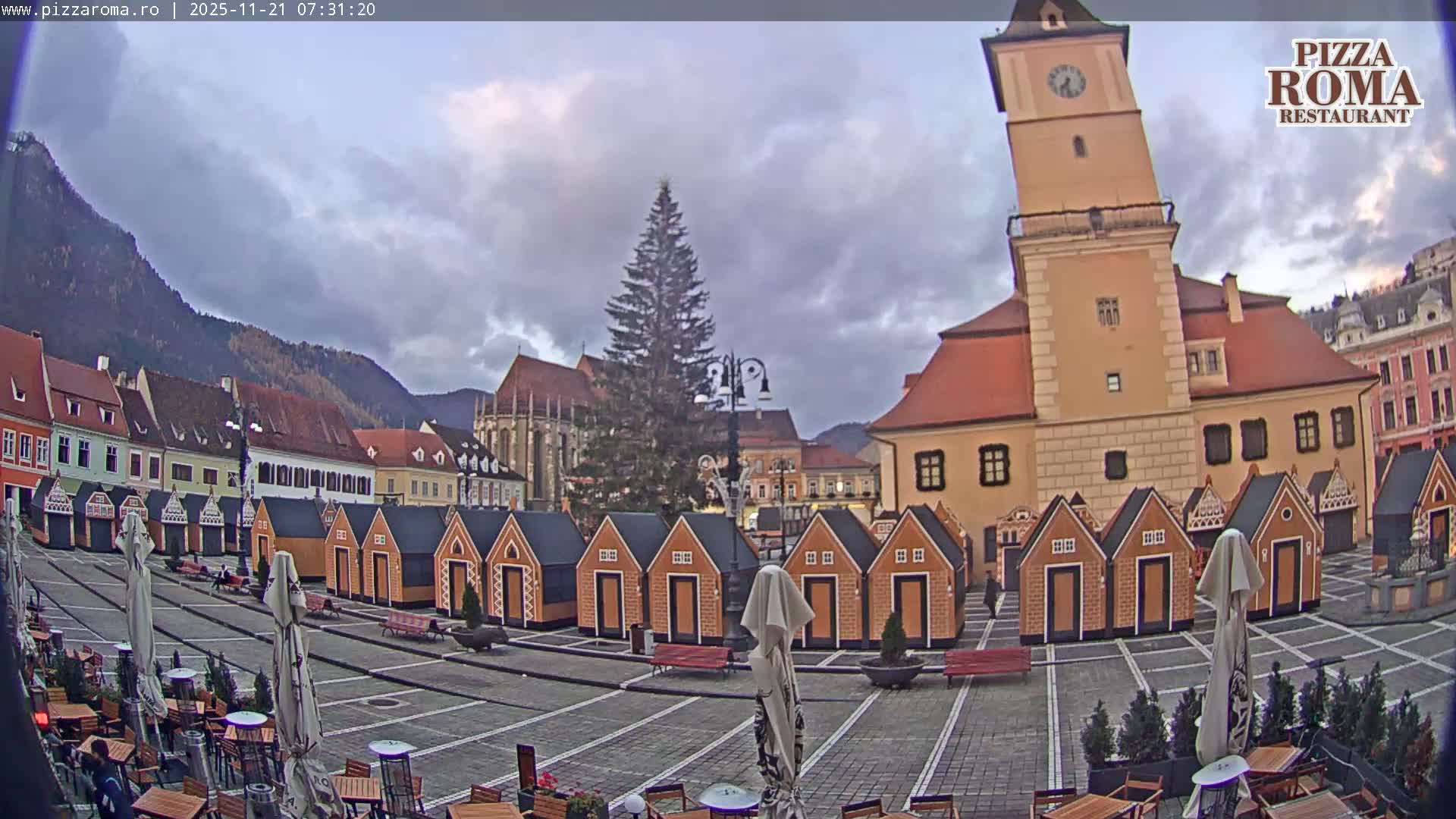 Brasov, Town / Council Square Piata Sfatului Live Cam - Centrul Vechi, Braşov, Romania