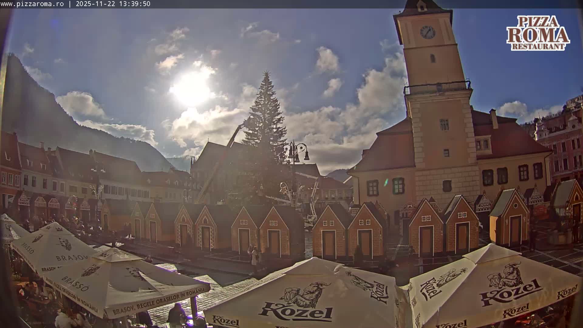 Brasov, Town / Council Square Piata Sfatului Live Cam - Centrul Vechi, Braşov, Romania