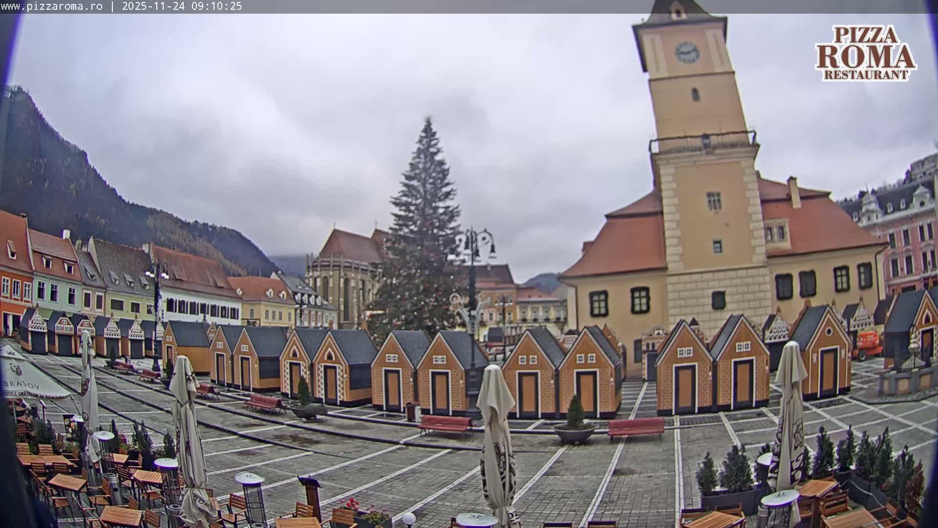 Brasov, Town / Council Square Piata Sfatului Live Cam - Centrul Vechi, Braşov, Romania