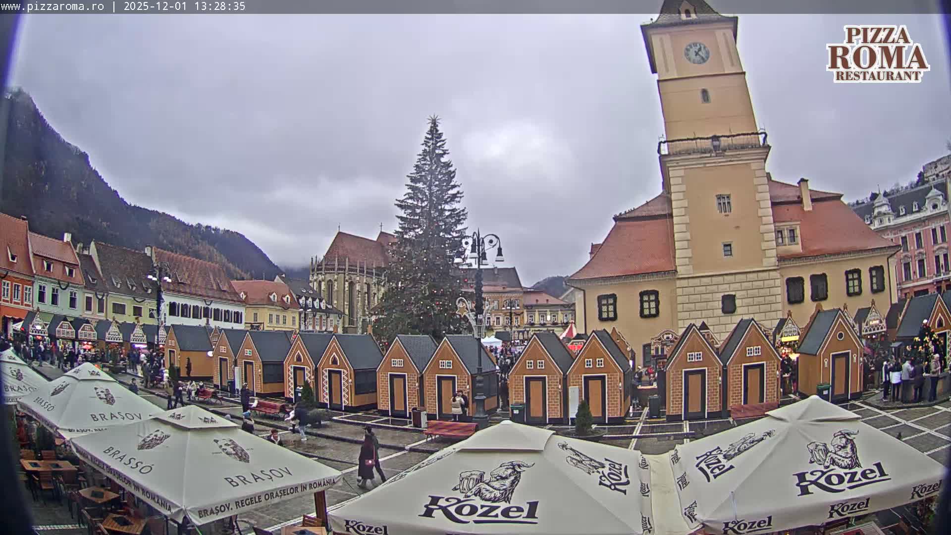 Brasov, Town / Council Square Piata Sfatului Live Cam - Centrul Vechi, Braşov, Romania