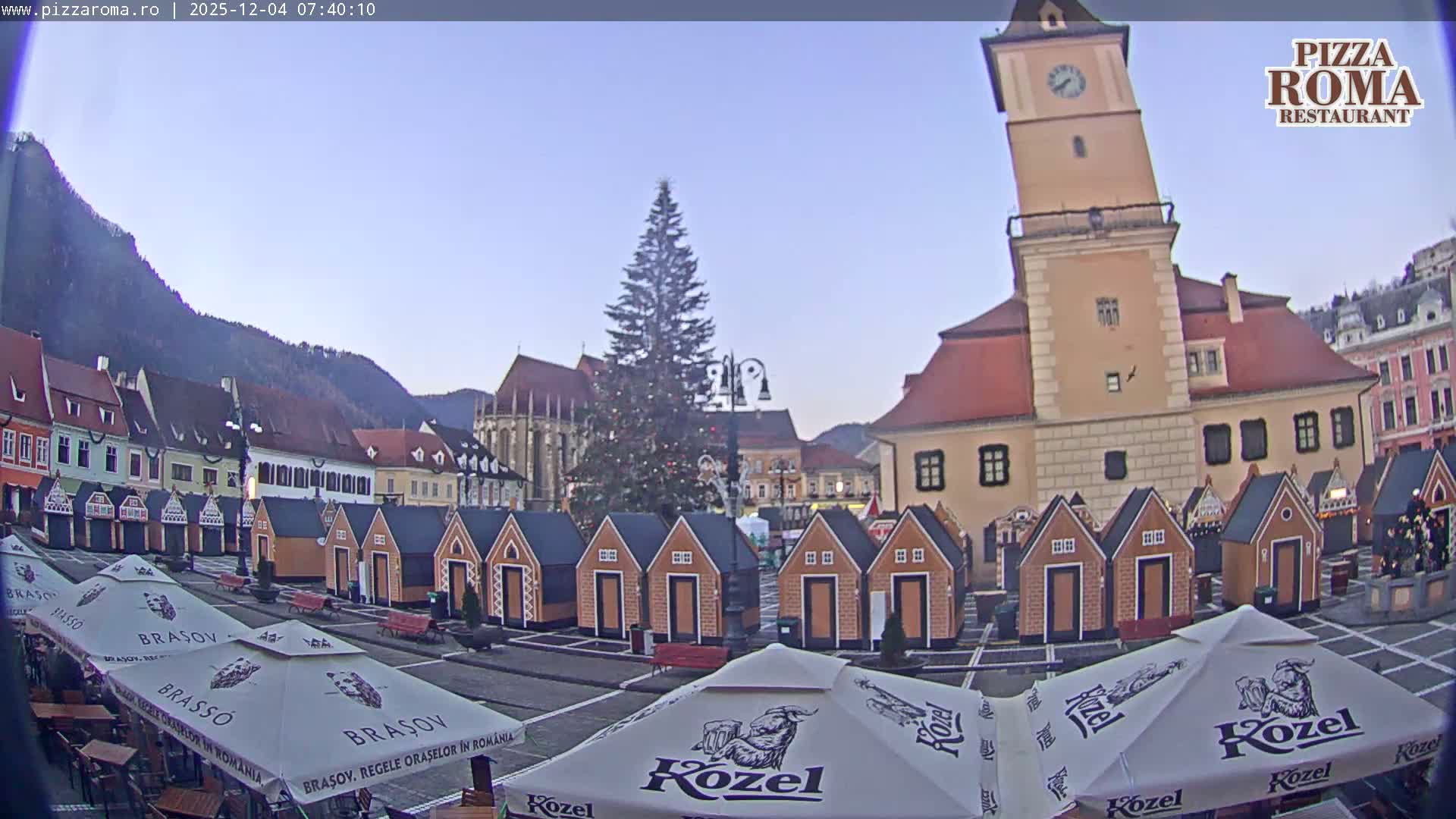 Brasov, Town / Council Square Piata Sfatului Live Cam - Centrul Vechi, Braşov, Romania