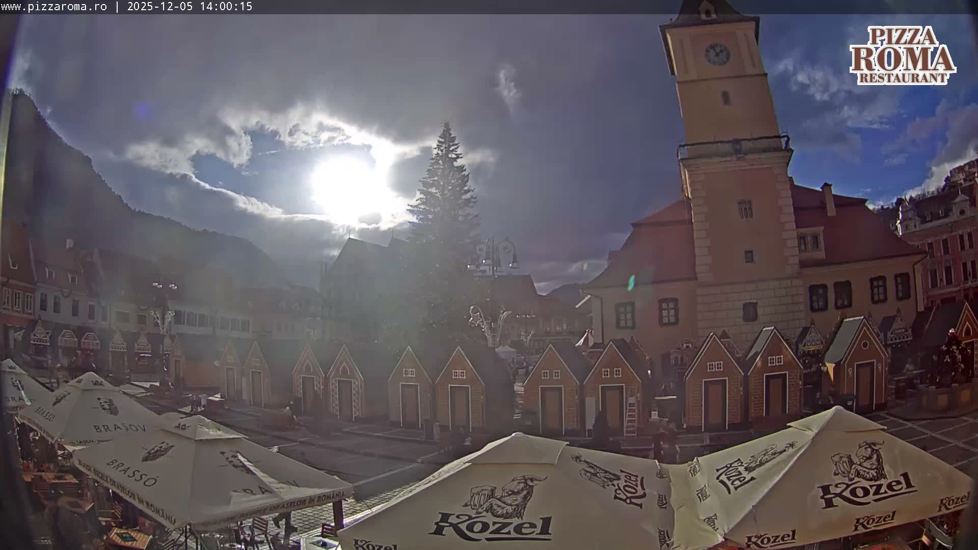 Brasov, Town / Council Square Piata Sfatului Live Cam - Centrul Vechi, Braşov, Romania