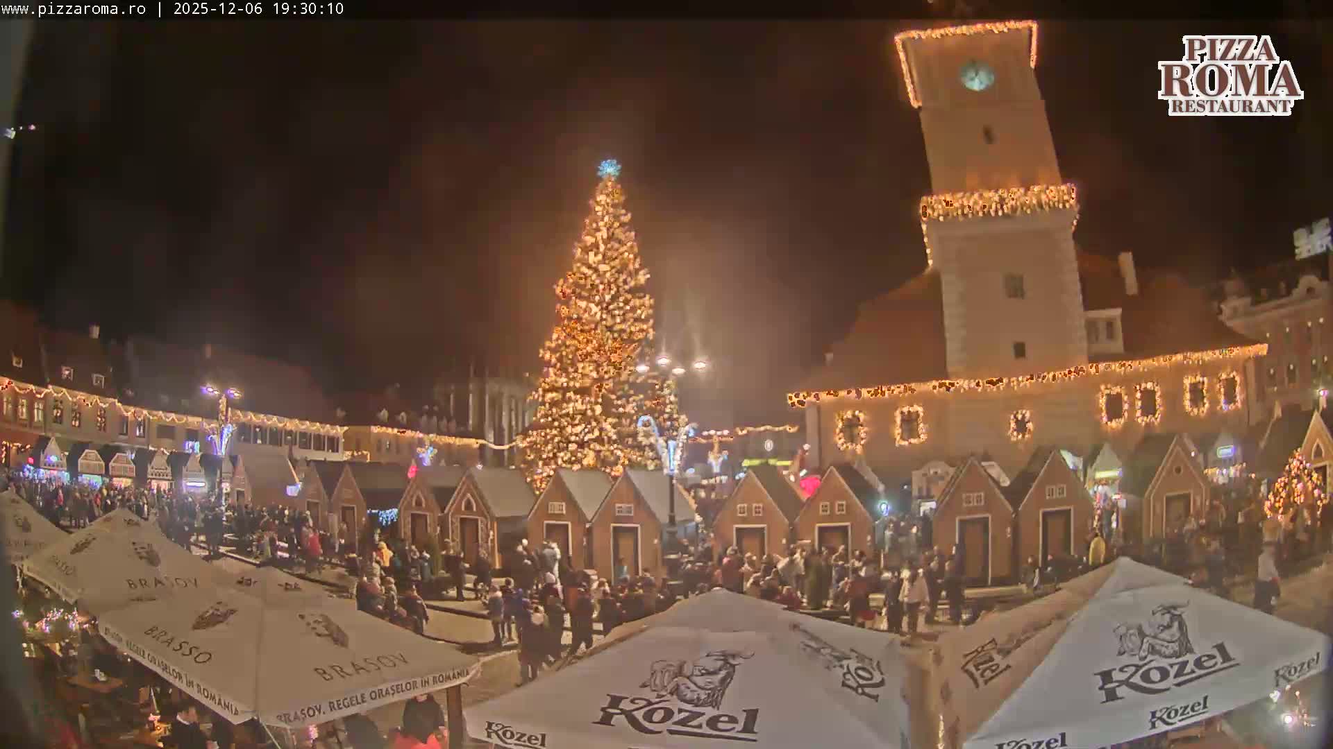 Brasov, Town / Council Square Piata Sfatului Live Cam - Centrul Vechi, Braşov, Romania
