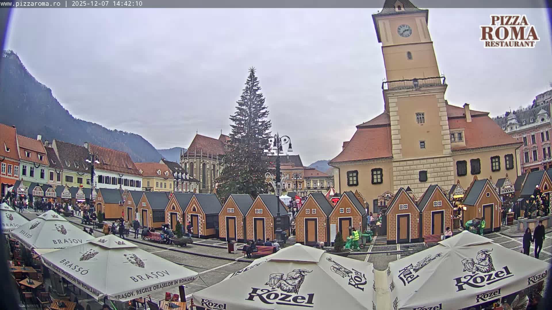 Brasov, Town / Council Square Piata Sfatului Live Cam - Centrul Vechi, Braşov, Romania