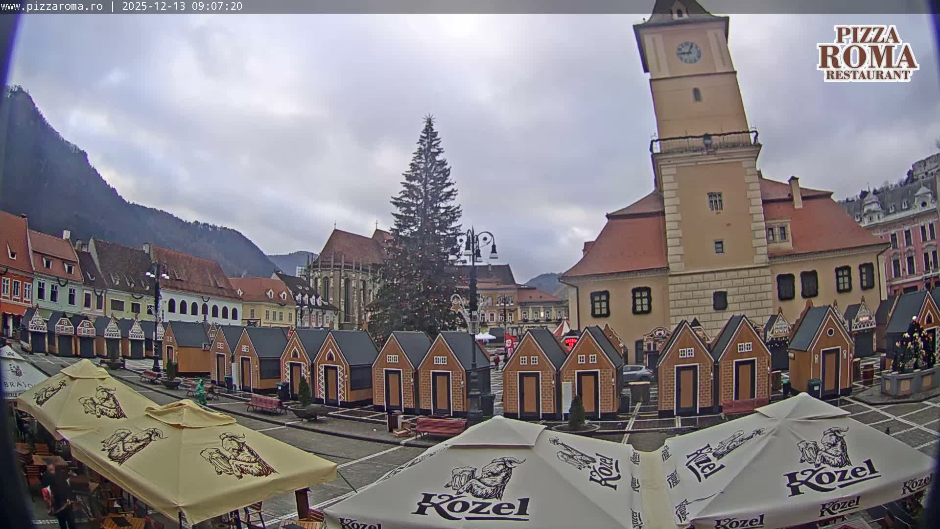 Brasov, Town / Council Square Piata Sfatului Live Cam - Centrul Vechi, Braşov, Romania