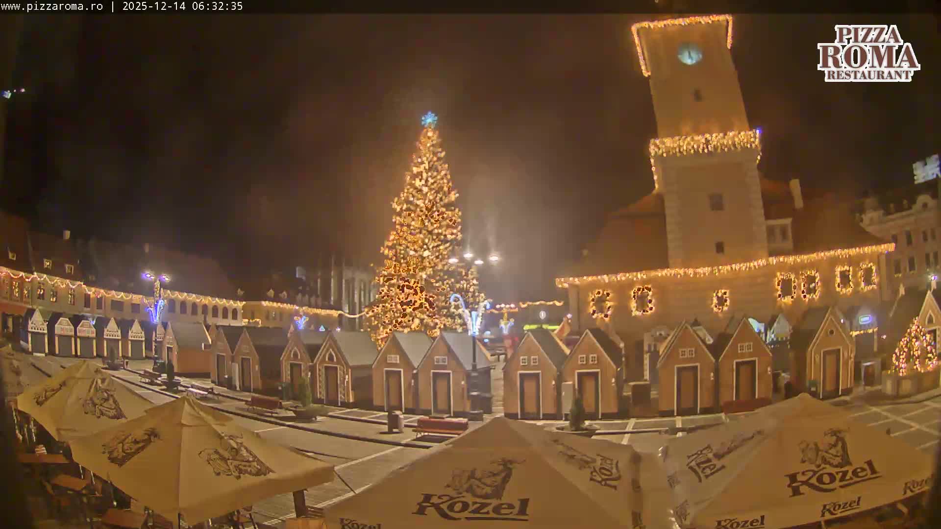 Brasov, Town / Council Square Piata Sfatului Live Cam - Centrul Vechi, Braşov, Romania