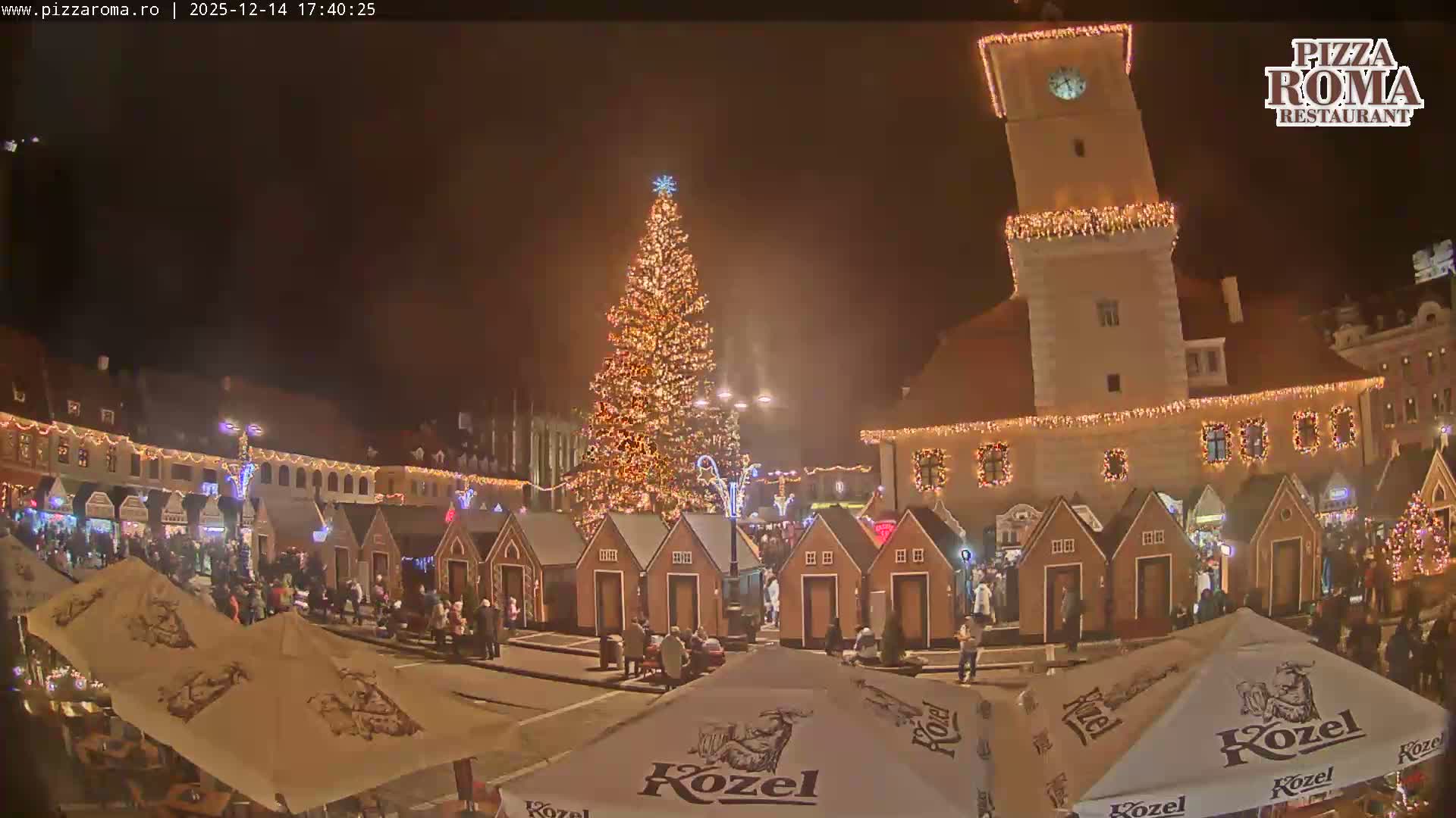 Brasov, Town / Council Square Piata Sfatului Live Cam - Centrul Vechi, Braşov, Romania