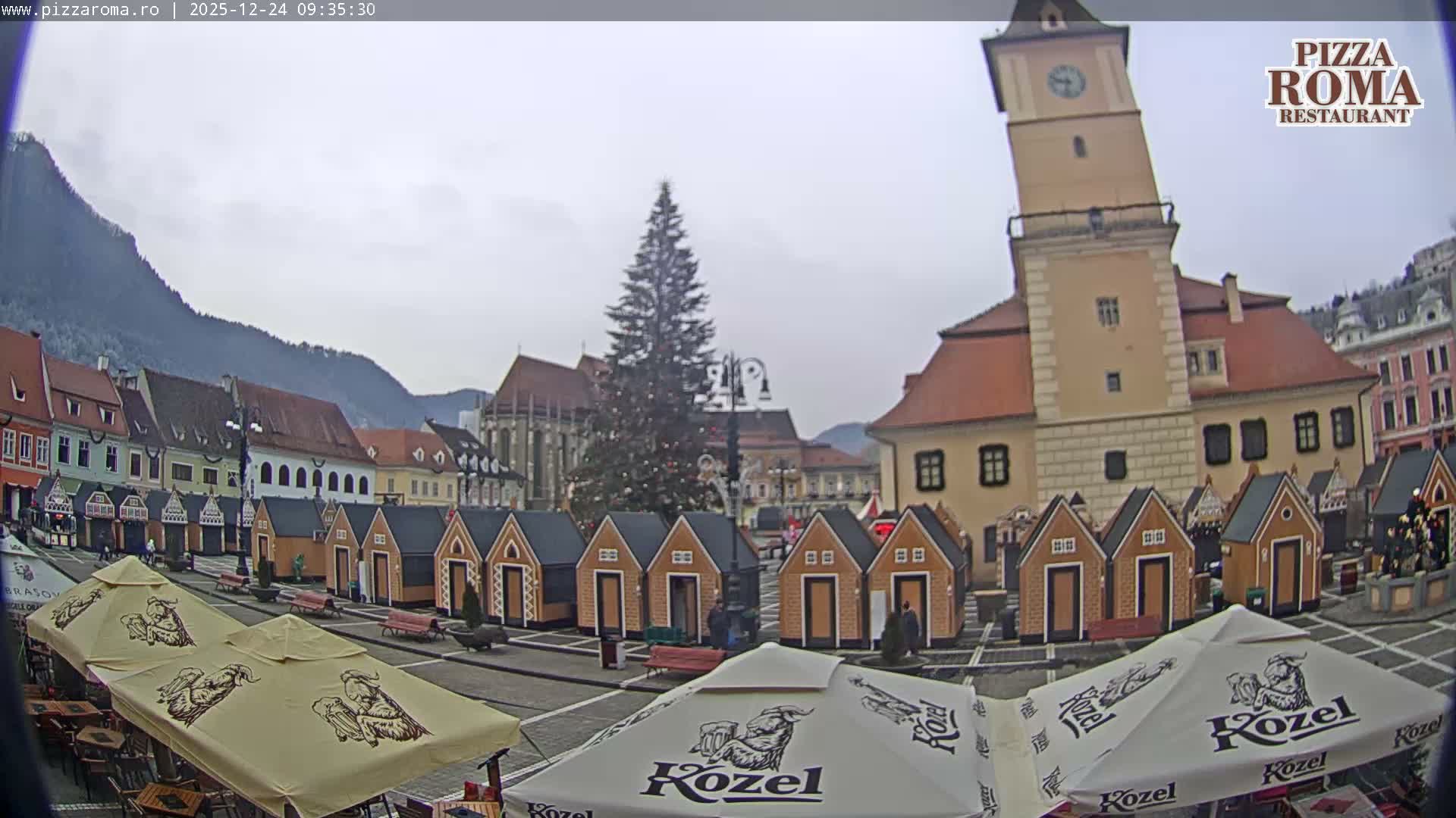 Brasov, Town / Council Square Piata Sfatului Live Cam - Centrul Vechi, Braşov, Romania