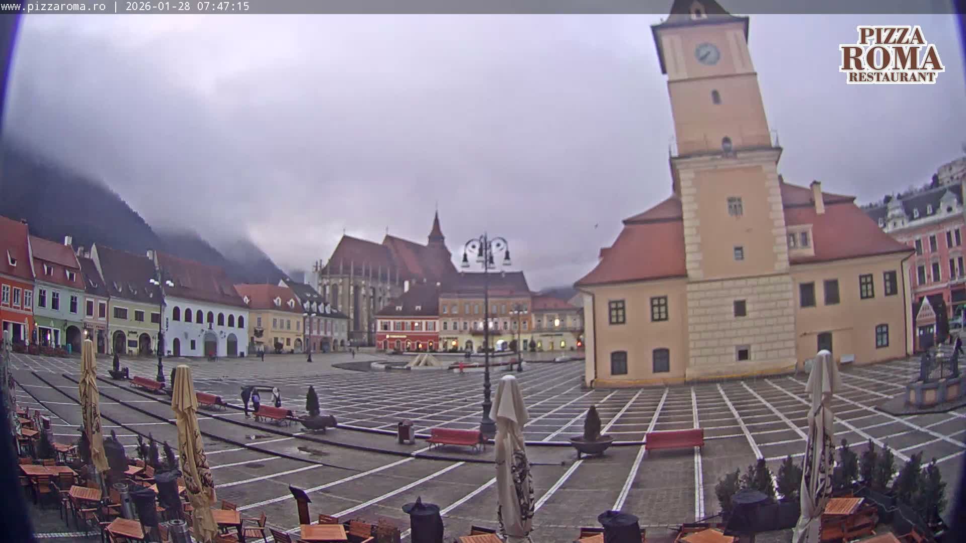 Brasov, Town / Council Square Piata Sfatului Live Cam - Centrul Vechi, Braşov, Romania