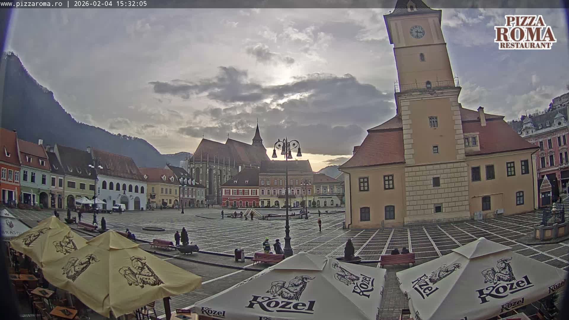 Brasov, Town / Council Square Piata Sfatului Live Cam - Centrul Vechi, Braşov, Romania
