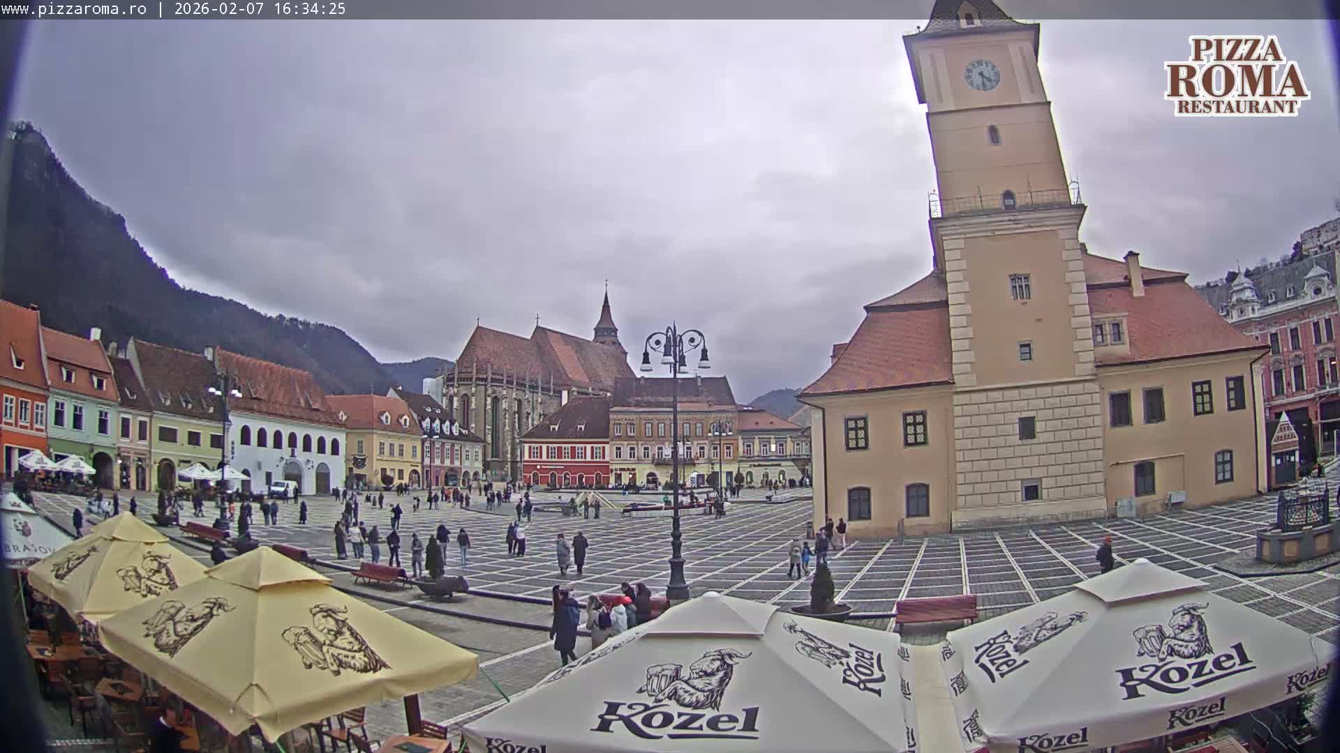 Brasov, Town / Council Square Piata Sfatului Live Cam - Centrul Vechi, Braşov, Romania