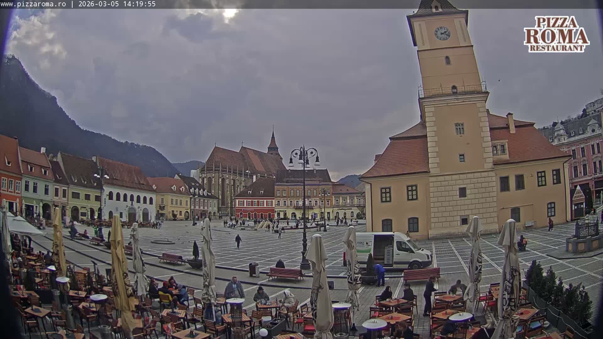 Brasov, Town / Council Square Piata Sfatului Live Cam - Centrul Vechi, Braşov, Romania