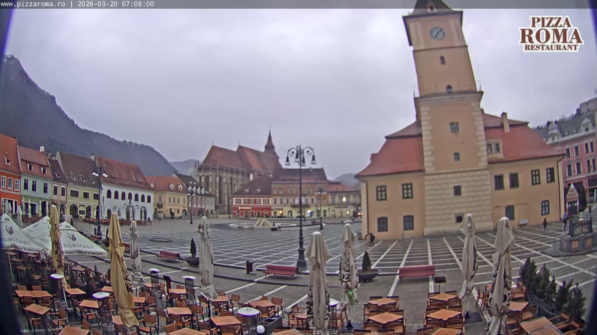 Brasov, Town / Council Square Piata Sfatului Live Cam - Centrul Vechi, Braşov, Romania