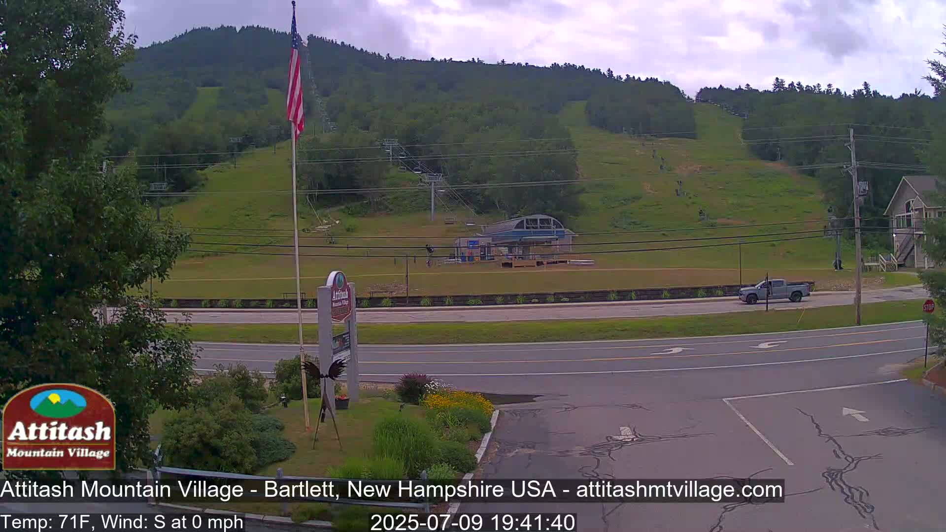 Attitash Mountain Village & Ski Slopes Live Cam - Bartlett, Carroll, New Hampshire, USA