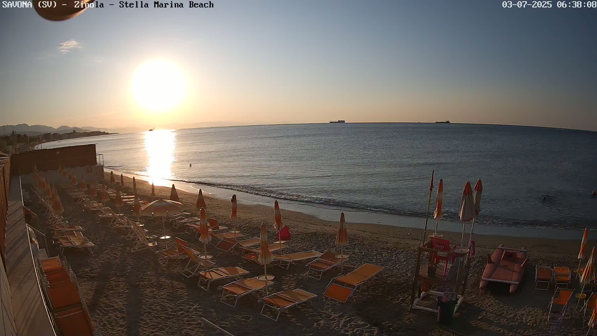 Savona, Spiaggia di Zinola Beach Live Cam - Savona, Liguria, Italy