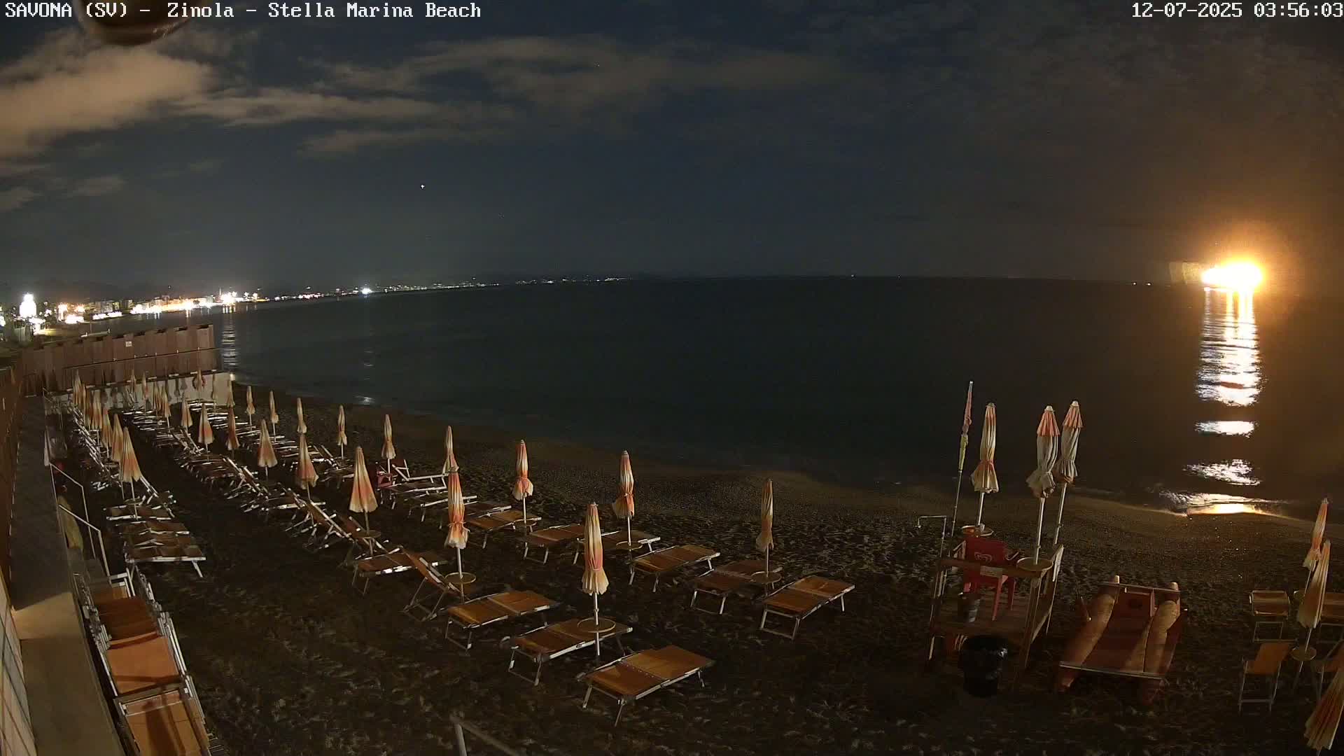 Savona, Spiaggia di Zinola Beach Live Cam - Savona, Liguria, Italy