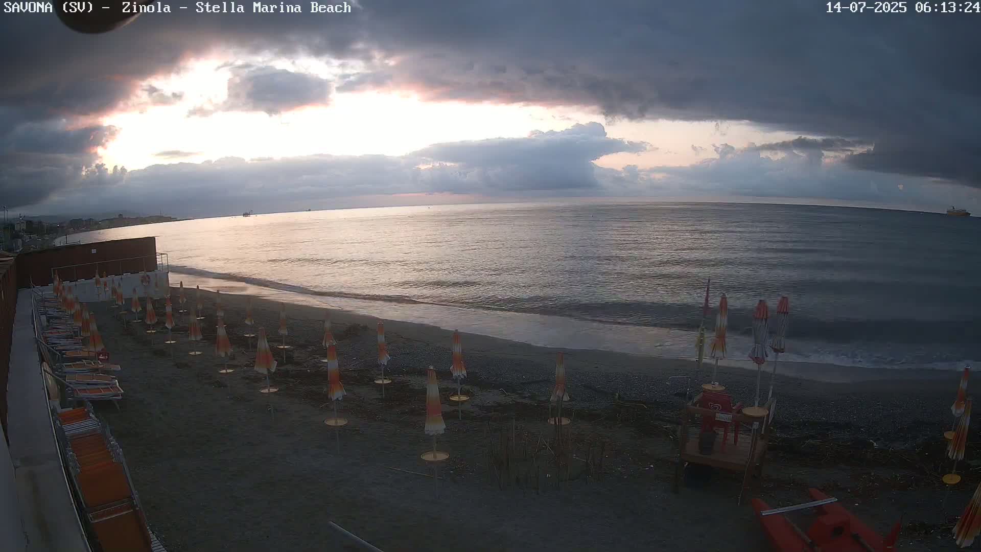 Savona, Spiaggia di Zinola Beach Live Cam - Savona, Liguria, Italy