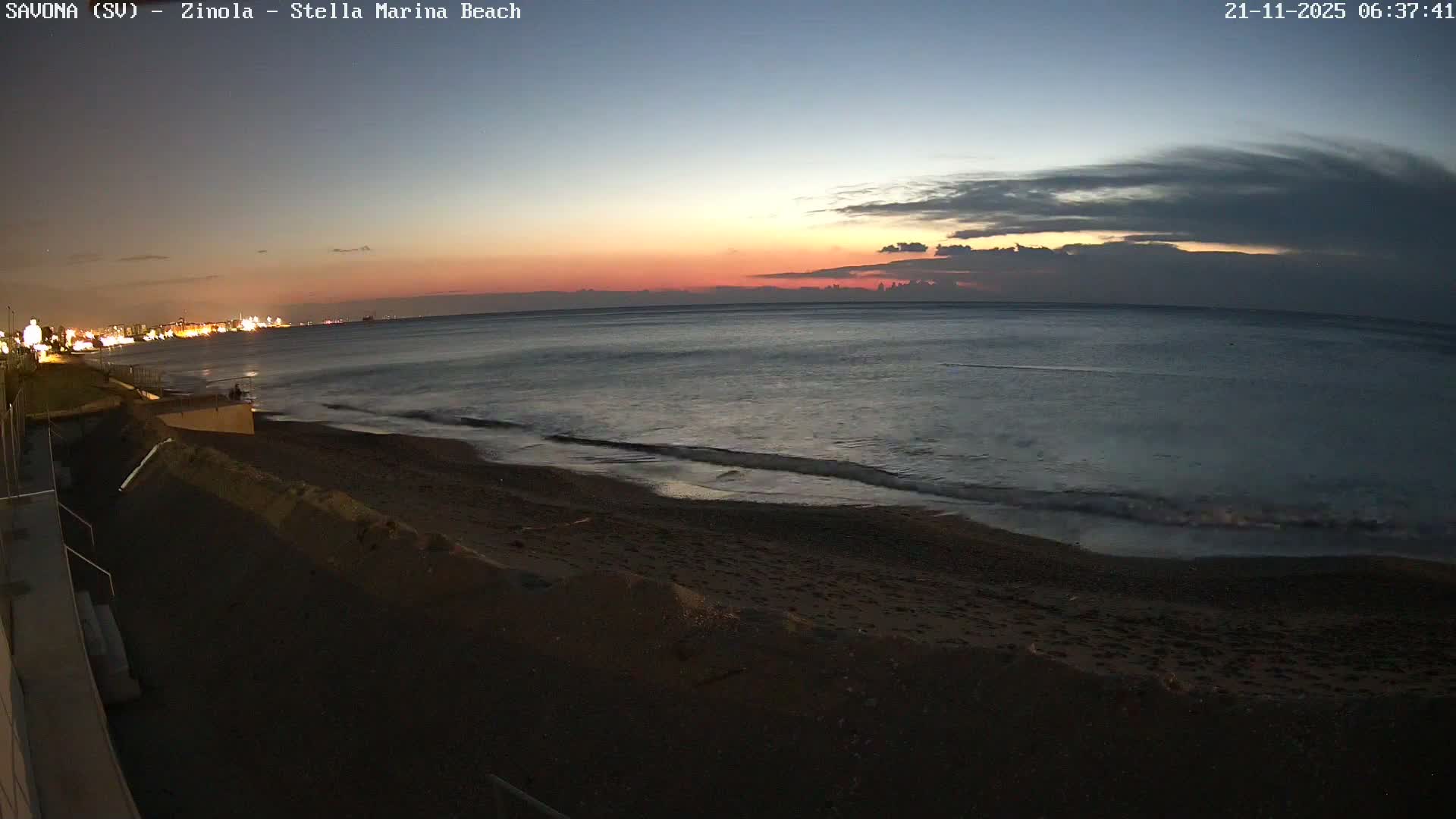 Savona, Spiaggia di Zinola Beach Live Cam - Savona, Liguria, Italy