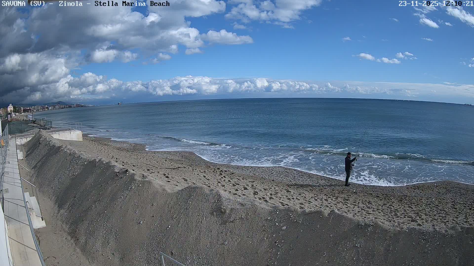 Savona, Spiaggia di Zinola Beach Live Cam - Savona, Liguria, Italy