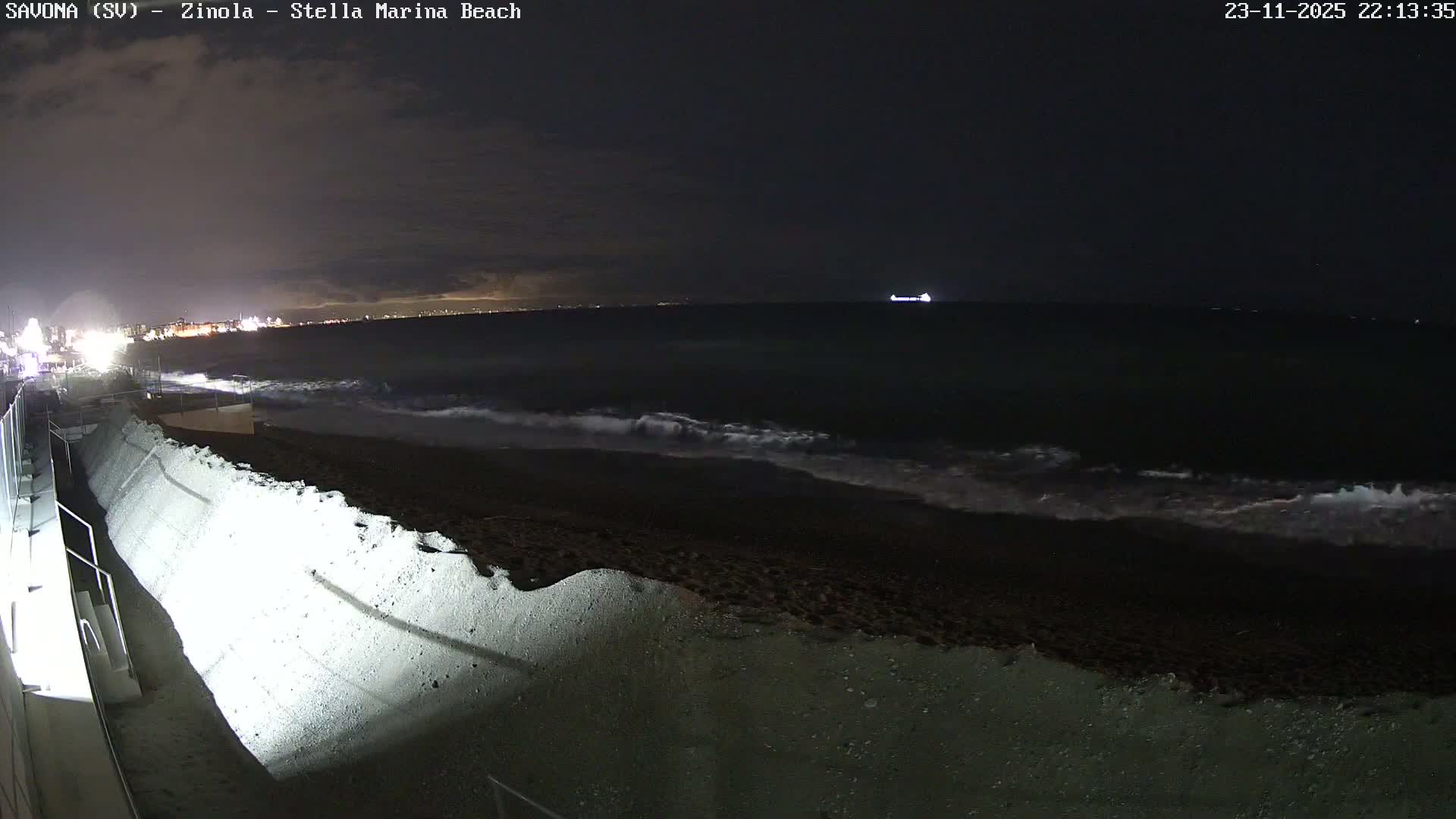 Savona, Spiaggia di Zinola Beach Live Cam - Savona, Liguria, Italy