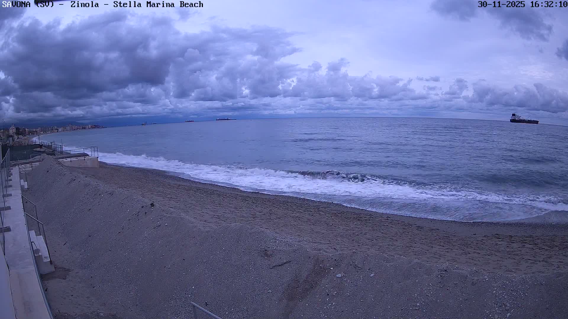 Savona, Spiaggia di Zinola Beach Live Cam - Savona, Liguria, Italy