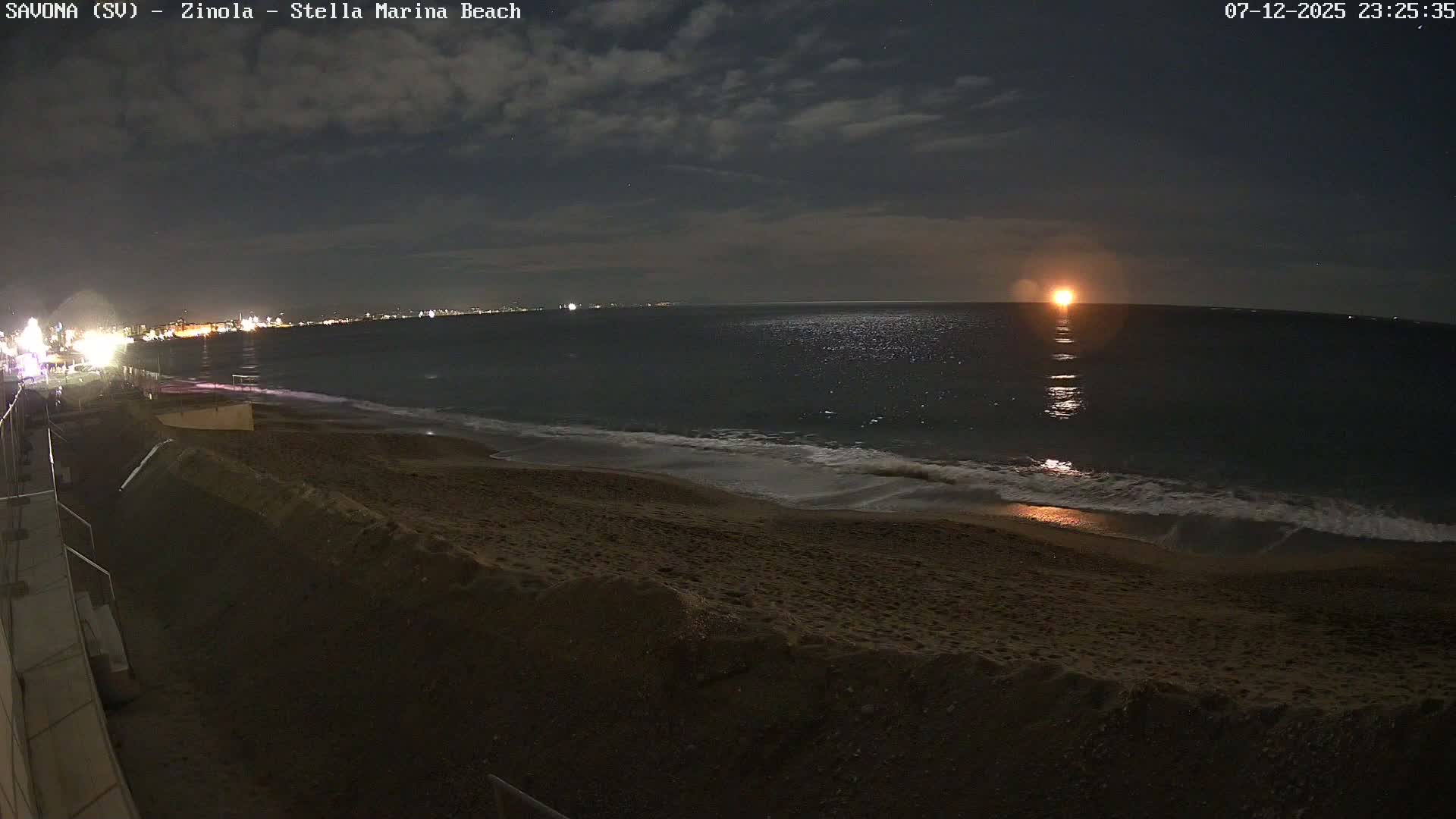 Savona, Spiaggia di Zinola Beach Live Cam - Savona, Liguria, Italy