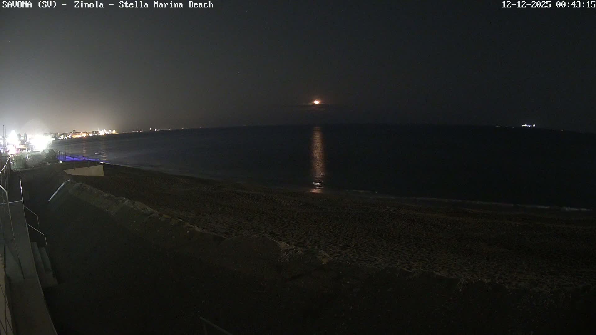 Savona, Spiaggia di Zinola Beach Live Cam - Savona, Liguria, Italy