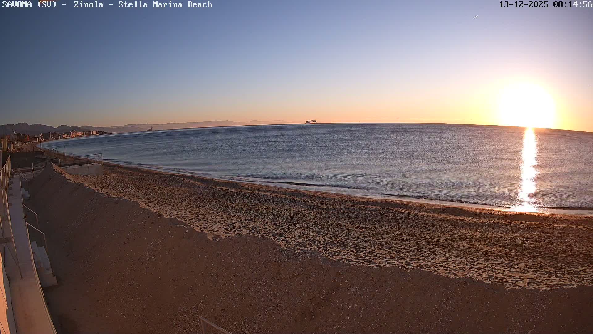 Savona, Spiaggia di Zinola Beach Live Cam - Savona, Liguria, Italy