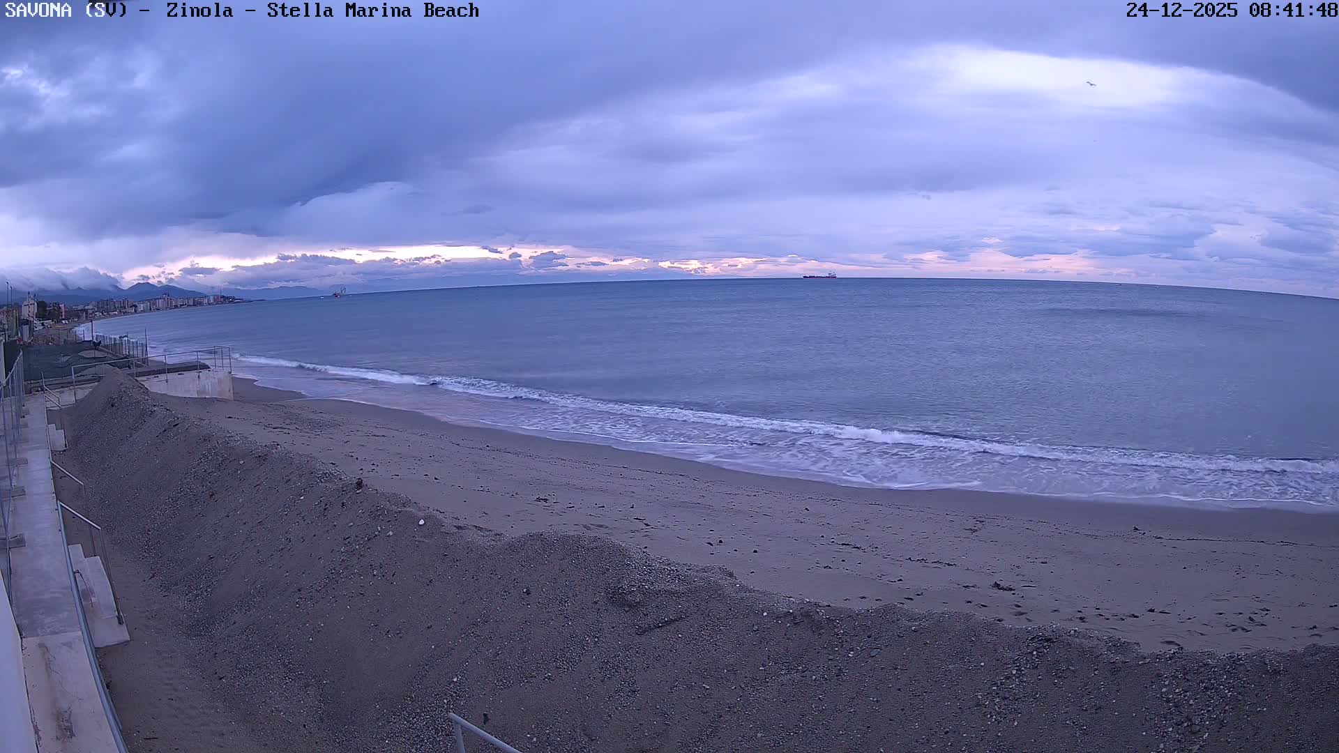 Savona, Spiaggia di Zinola Beach Live Cam - Savona, Liguria, Italy