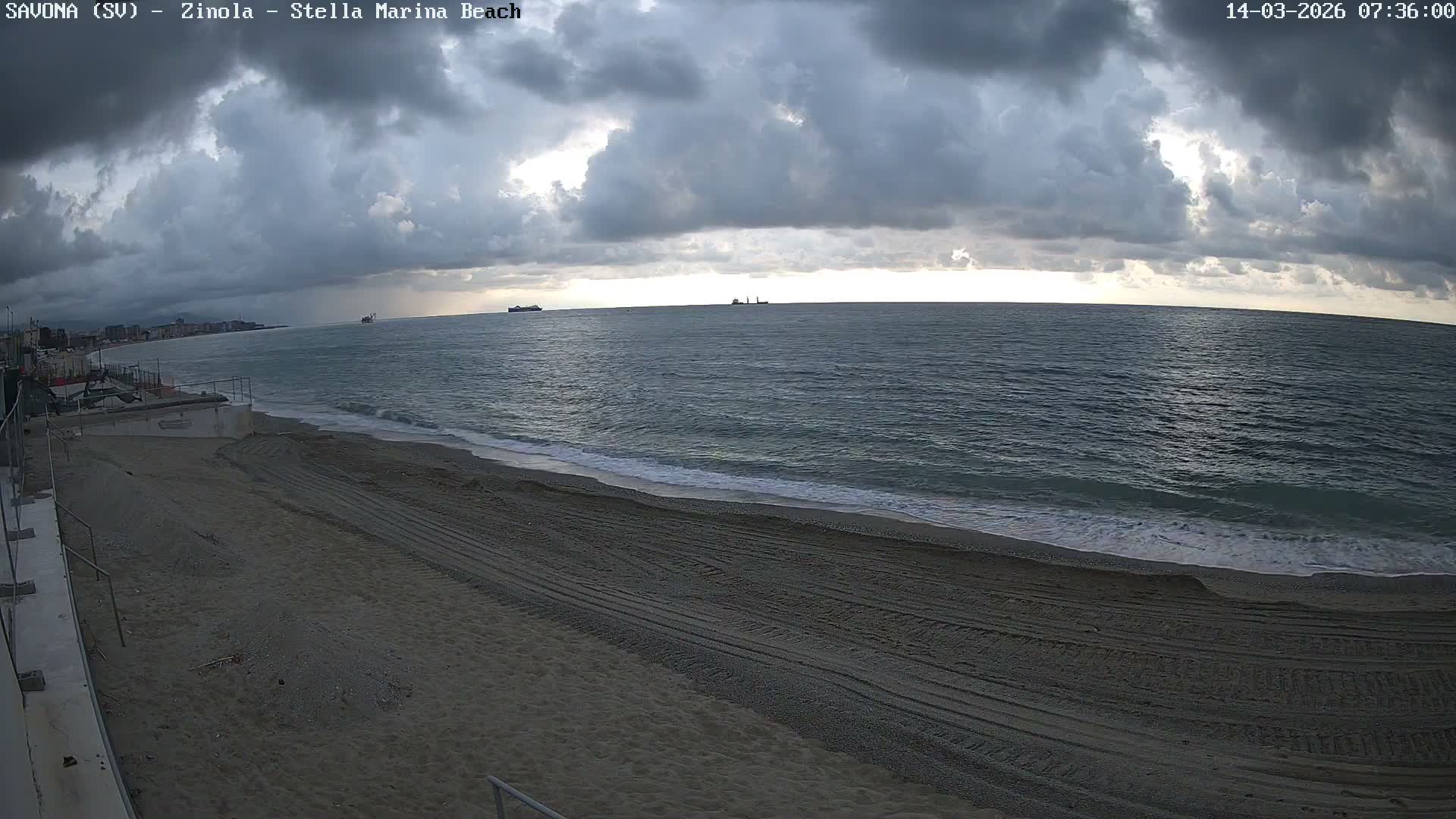 Savona, Spiaggia di Zinola Beach Live Cam - Savona, Liguria, Italy