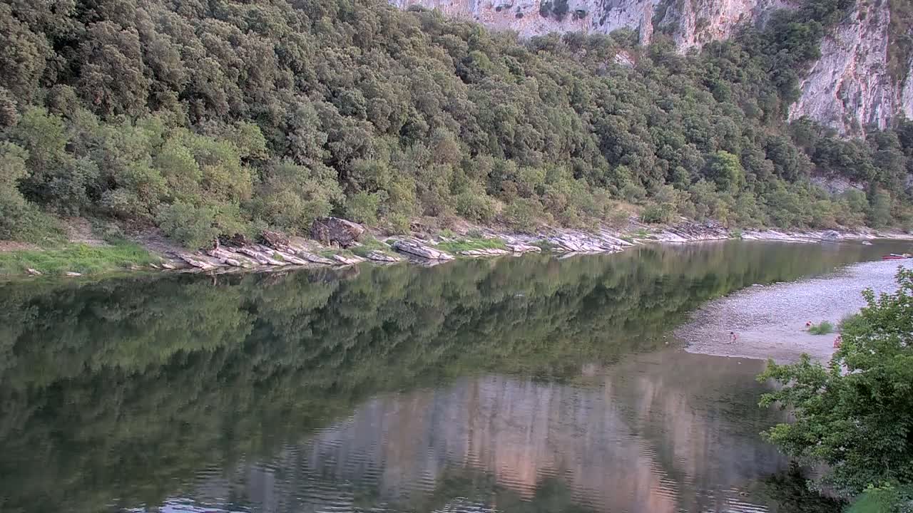 Vallon Pont d'Arc, Gorges de l'Ardèche (Ardeche River & Rafting) Live Cam - Largentière, Ardeche, Auvergne-Rhône-Alpes, France