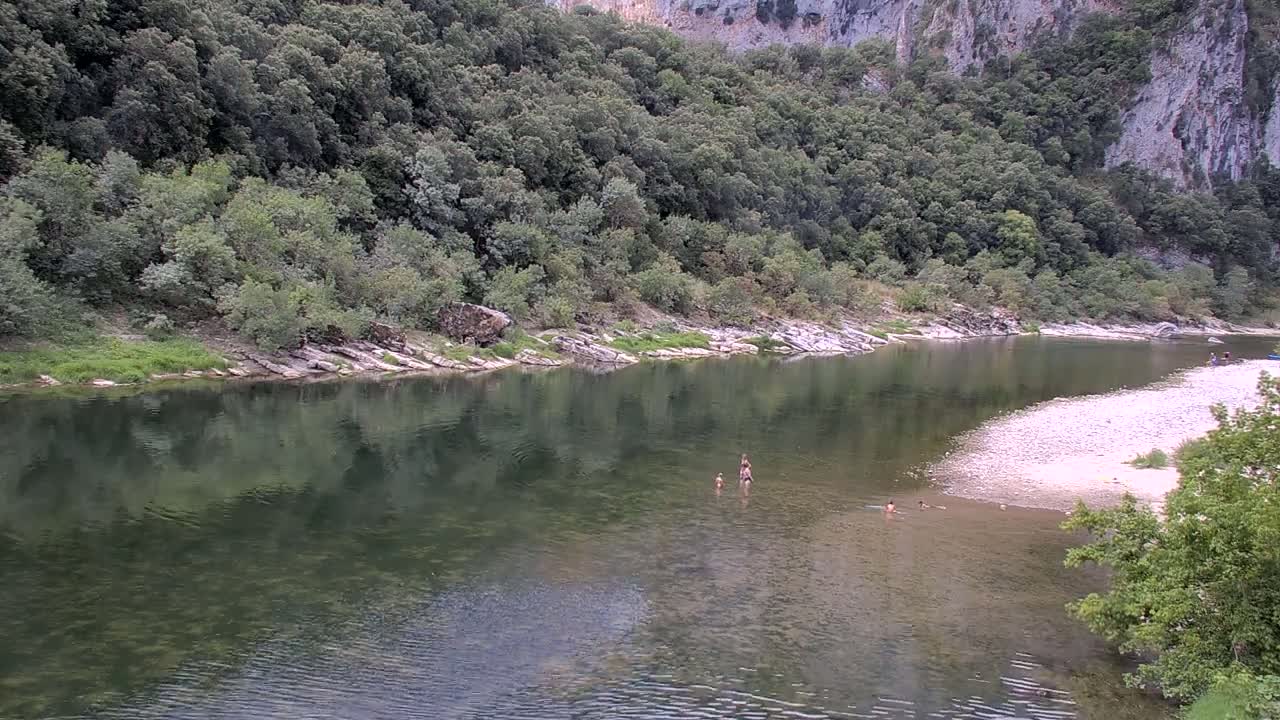 Vallon Pont d'Arc, Gorges de l'Ardèche (Ardeche River & Rafting) Live Cam - Largentière, Ardeche, Auvergne-Rhône-Alpes, France