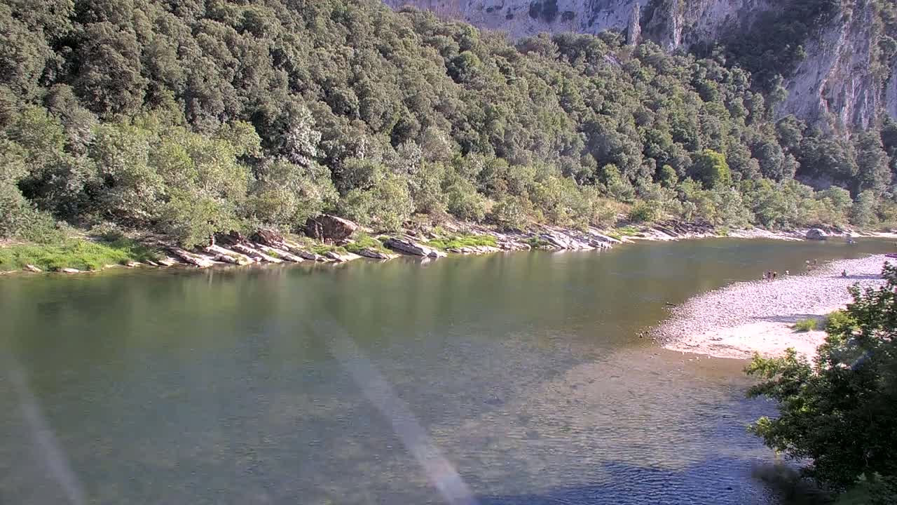 Vallon Pont d'Arc, Gorges de l'Ardèche (Ardeche River & Rafting) Live Cam - Largentière, Ardeche, Auvergne-Rhône-Alpes, France