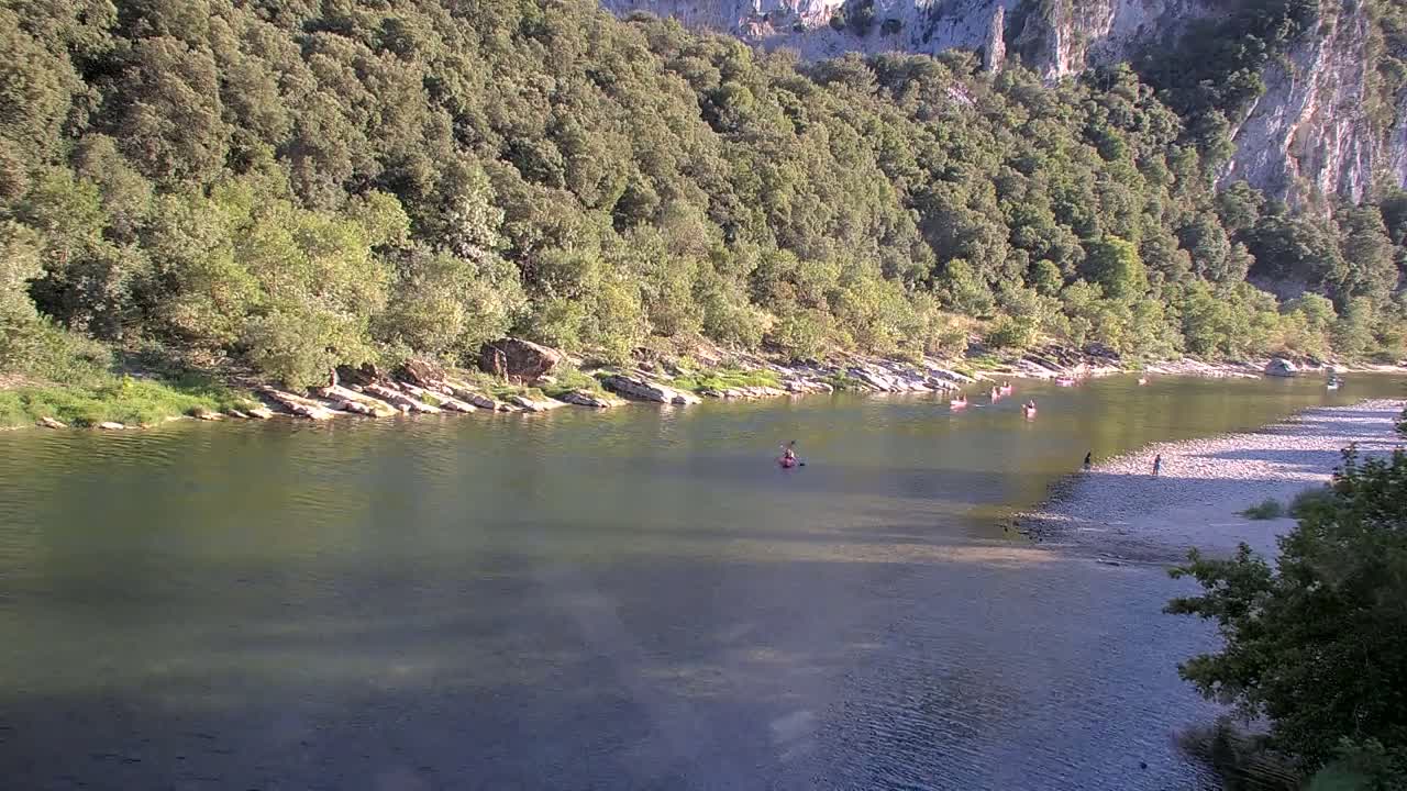 Vallon Pont d'Arc, Gorges de l'Ardèche (Ardeche River & Rafting) Live Cam - Largentière, Ardeche, Auvergne-Rhône-Alpes, France