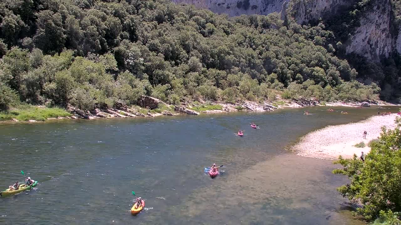 Vallon Pont d'Arc, Gorges de l'Ardèche (Ardeche River & Rafting) Live Cam - Largentière, Ardeche, Auvergne-Rhône-Alpes, France