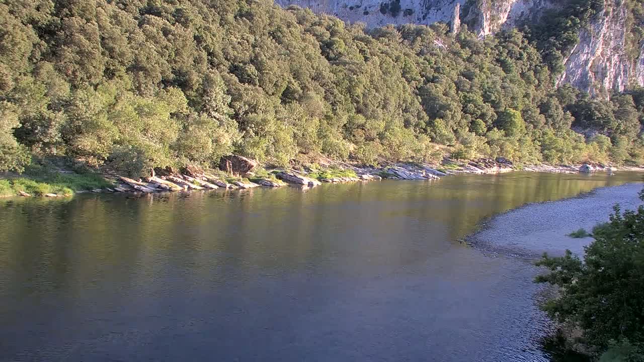 Vallon Pont d'Arc, Gorges de l'Ardèche (Ardeche River & Rafting) Live Cam - Largentière, Ardeche, Auvergne-Rhône-Alpes, France