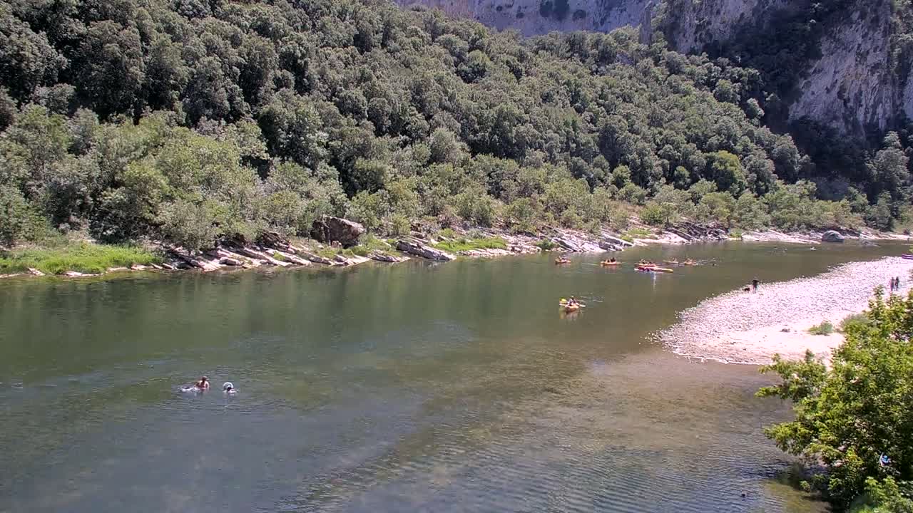 Vallon Pont d'Arc, Gorges de l'Ardèche (Ardeche River & Rafting) Live Cam - Largentière, Ardeche, Auvergne-Rhône-Alpes, France
